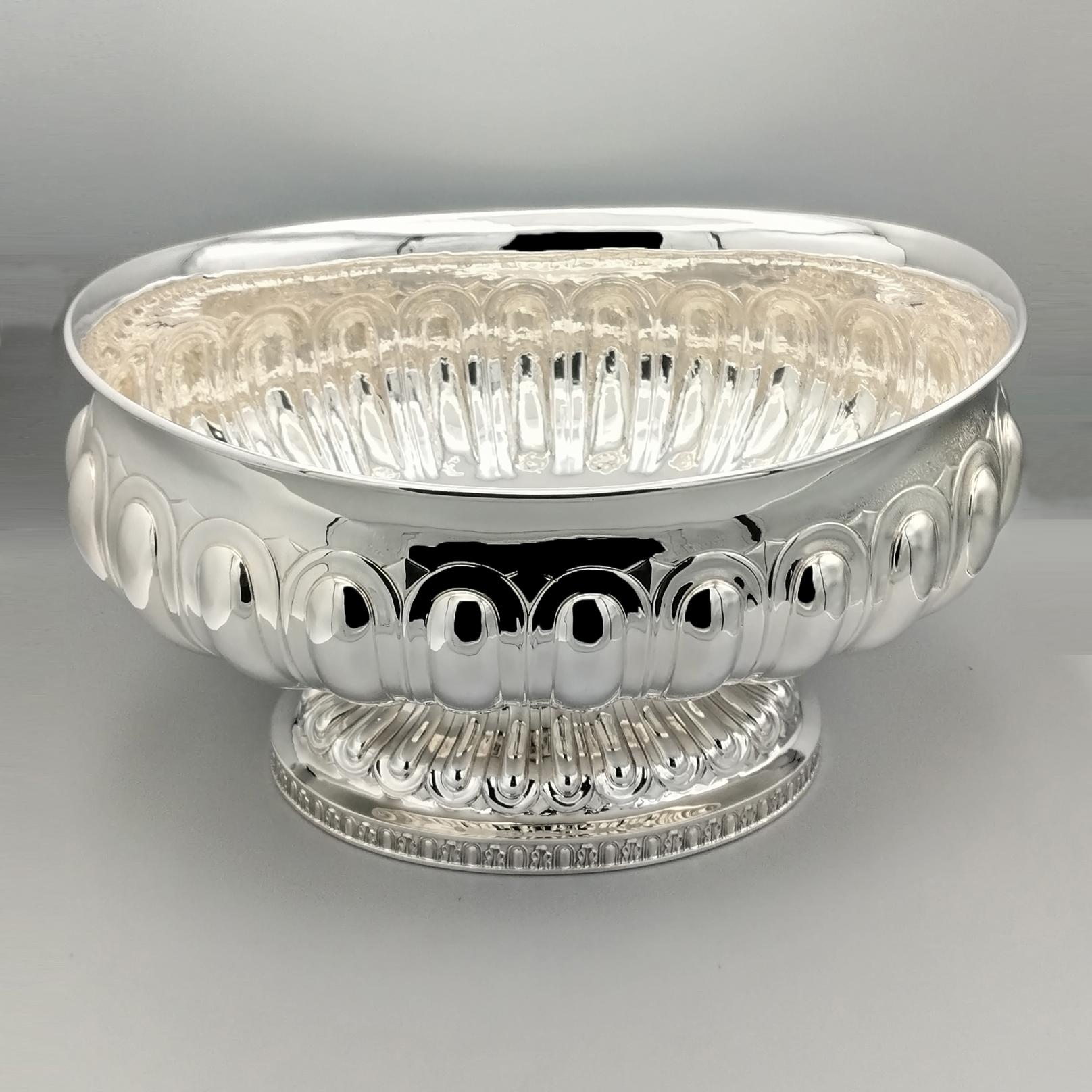 Large centerpiece - Empire style oval Jatte.
The body is rounded and made by curving a sheet of solid 800 silver.
A large oval base supports and elevates the centerpiece making it light and balanced in shape and proportions.
The body of the