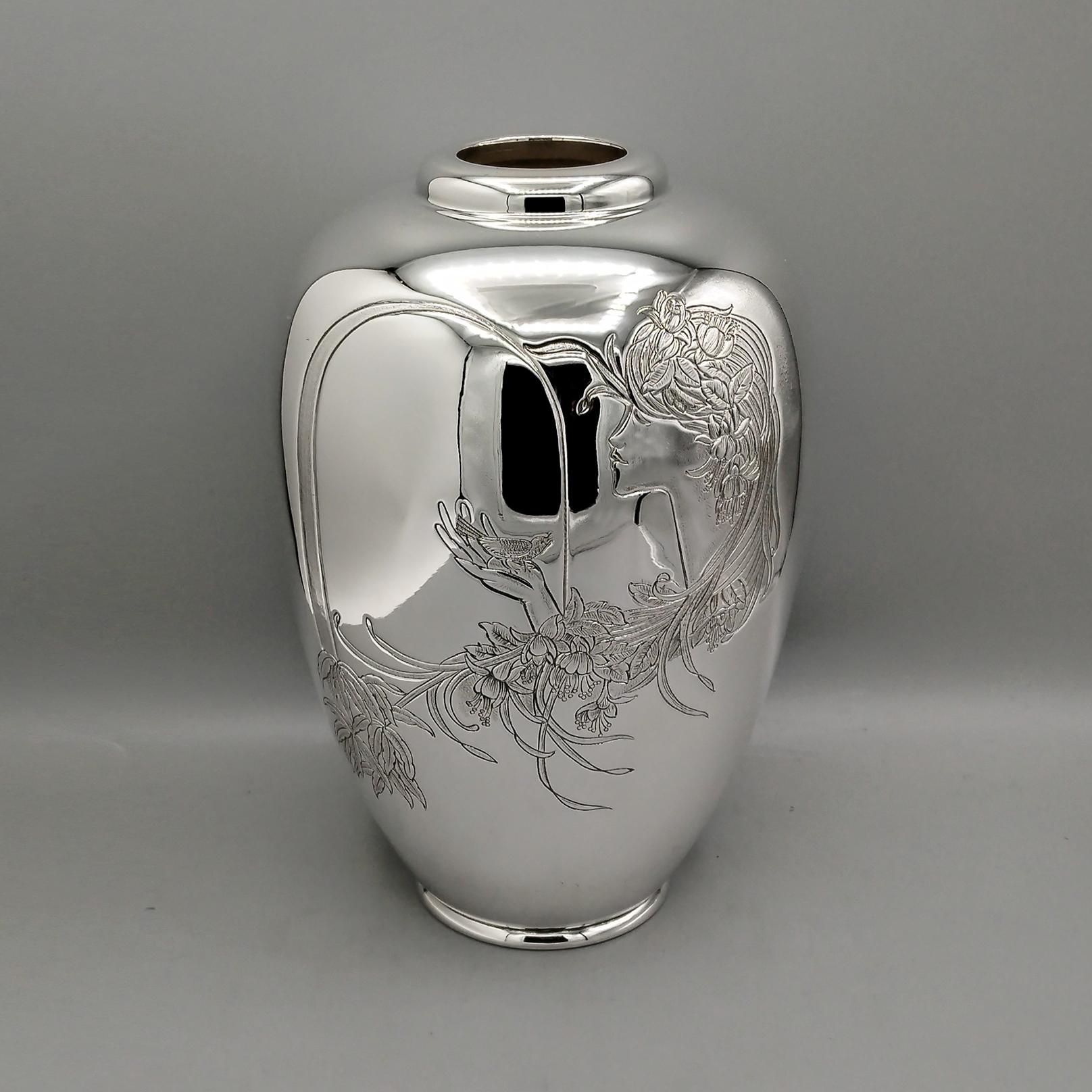 Art nouveau Liberty en argent massif 800 italien du 20e siècle - Art Nouveau  Style Vase en vente