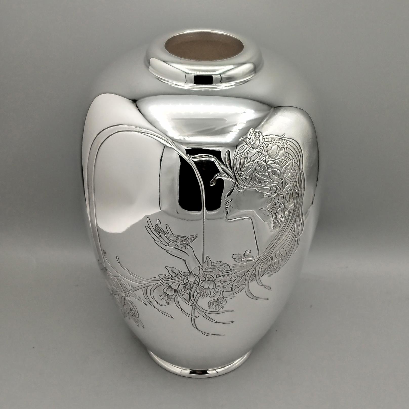 Fait main Liberty en argent massif 800 italien du 20e siècle - Art Nouveau  Style Vase en vente