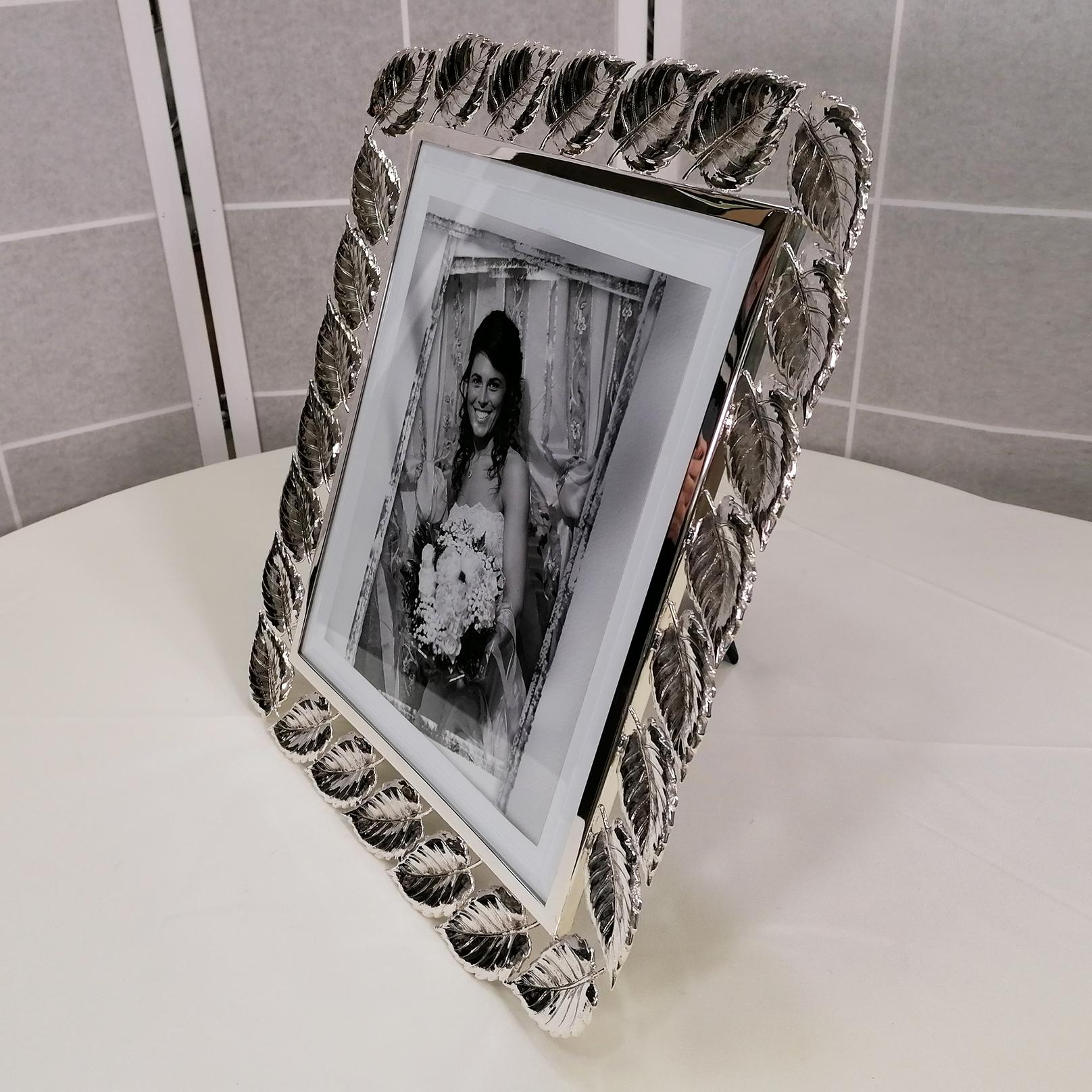 XX Century Italian Solid 800 Silver Picture Frame. In Excellent Condition For Sale In VALENZA, IT