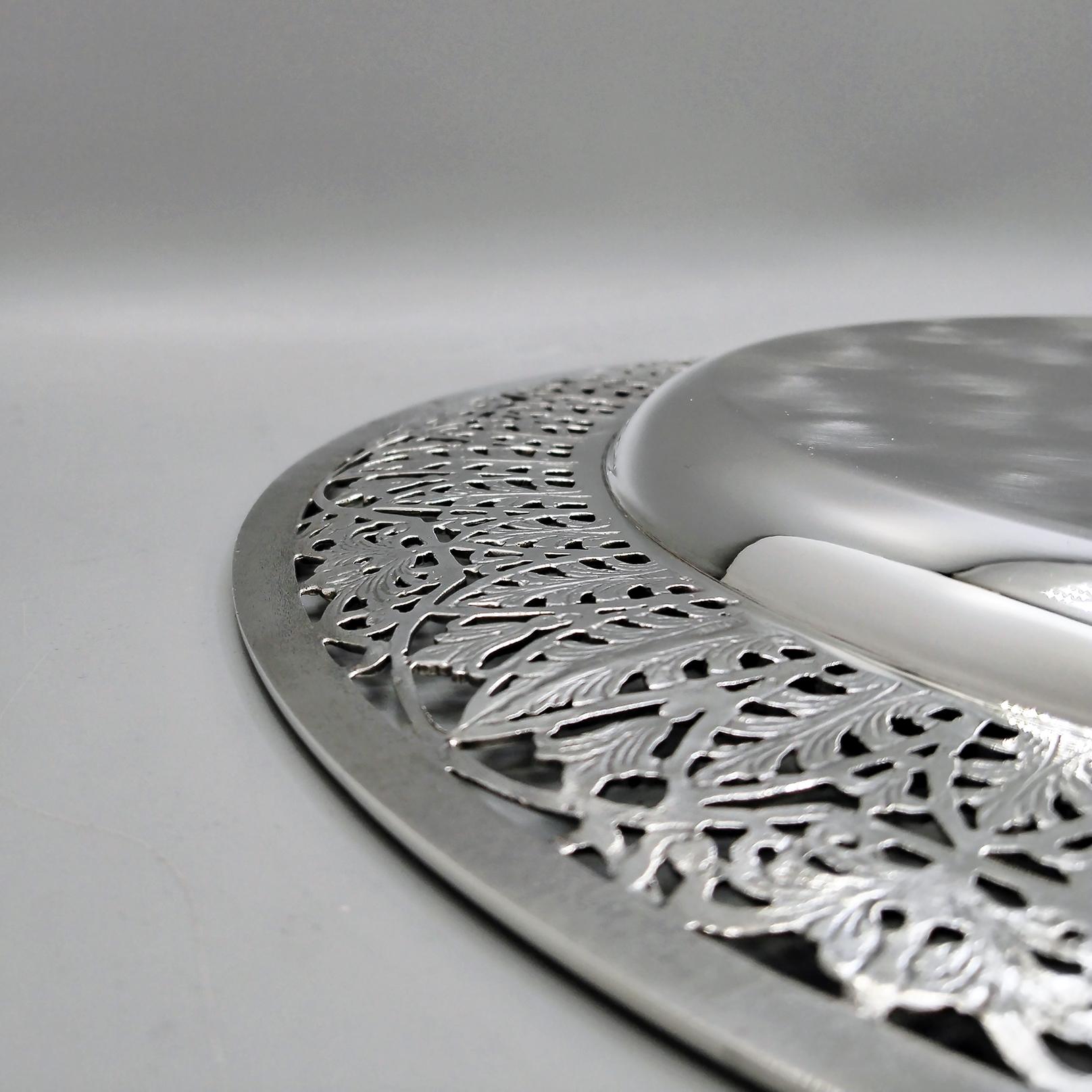 20ième siècle Plat percé italien du XXème siècle en argent massif 800 en vente
