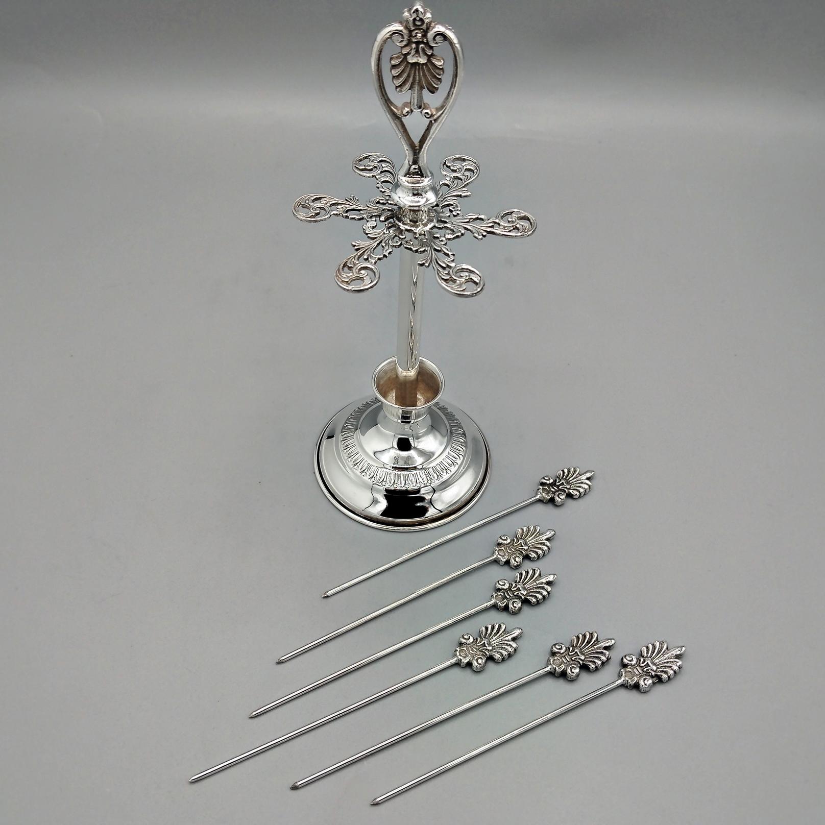 Plata maciza 800 italiana del siglo XX  Seis pasadores Pickle y soporte Late 20th Century en venta