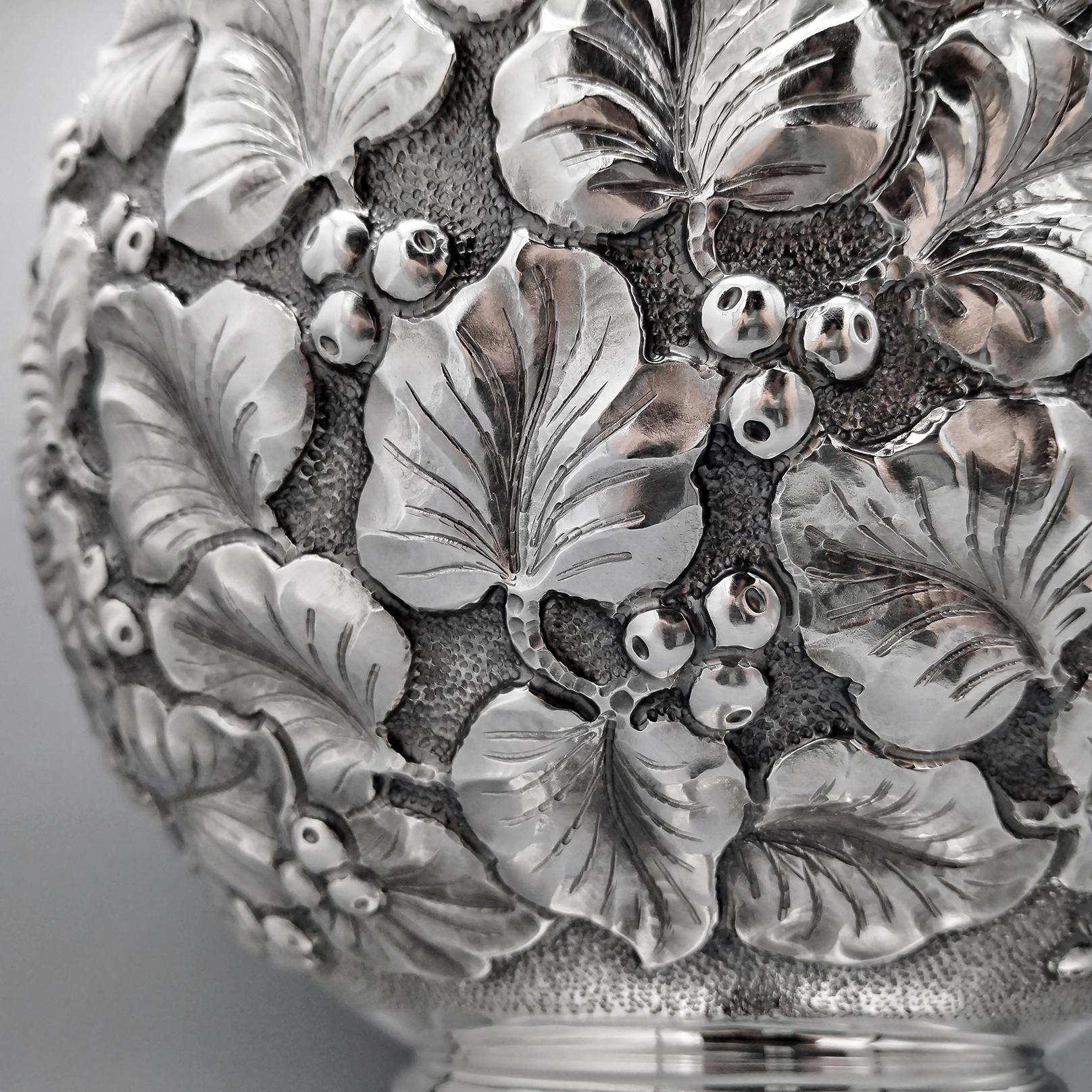 XX Century Italian Solid 800 Silver Vase with Leaves and Berries For Sale 7