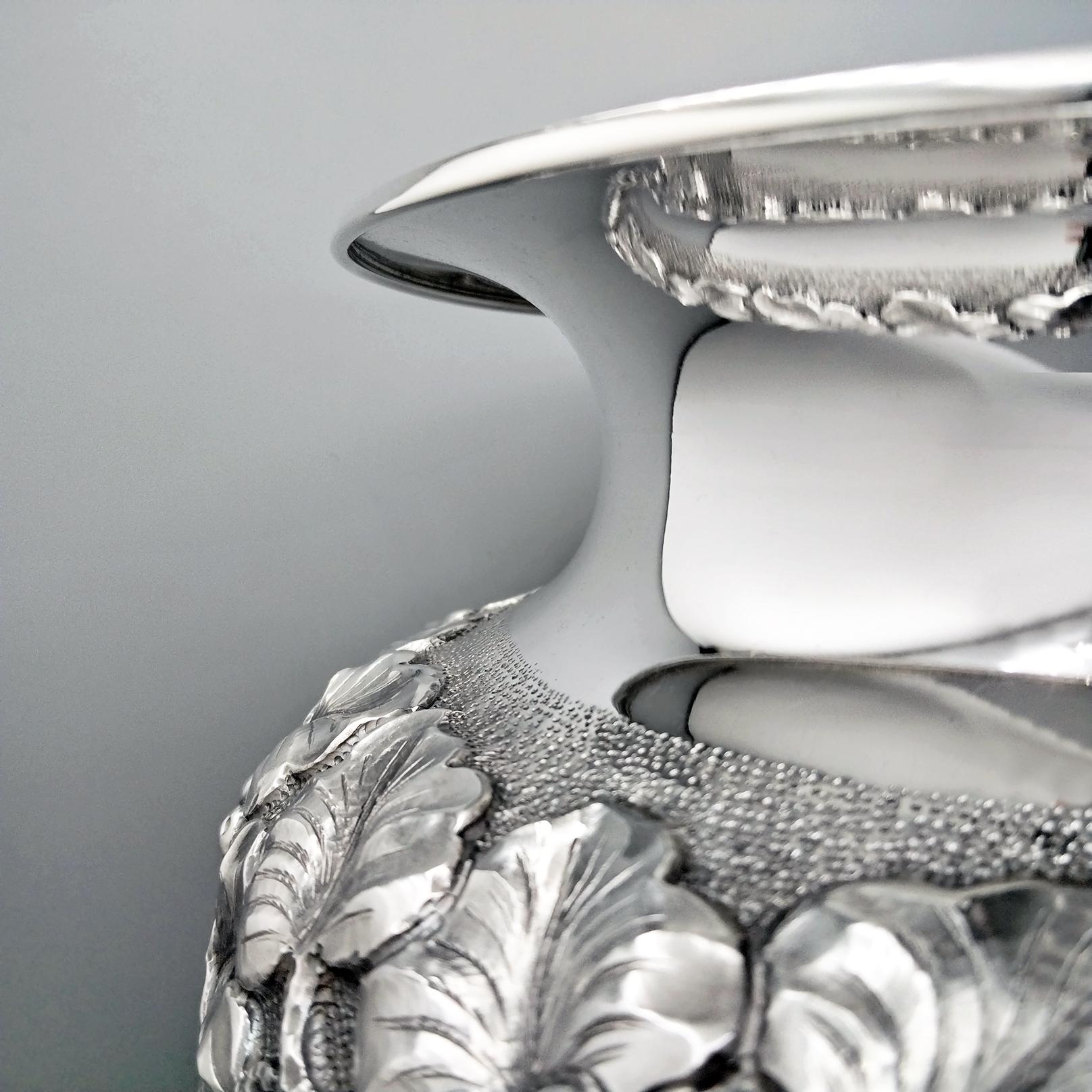 XX Century Italian Solid 800 Silver Vase with Leaves and Berries For Sale 8