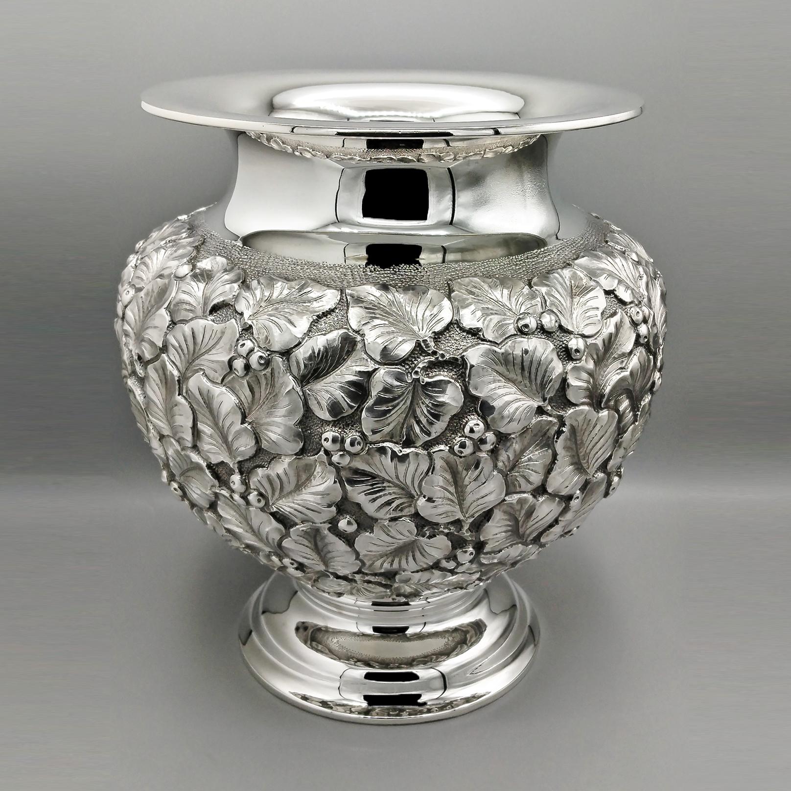 Vase in solid 800 silver completely handmade.
The body is rounded with a proportionate stepped diameter base which guarantees its stability. From the base the shape widens until it reaches its maximum size toward the upper part of the structure,