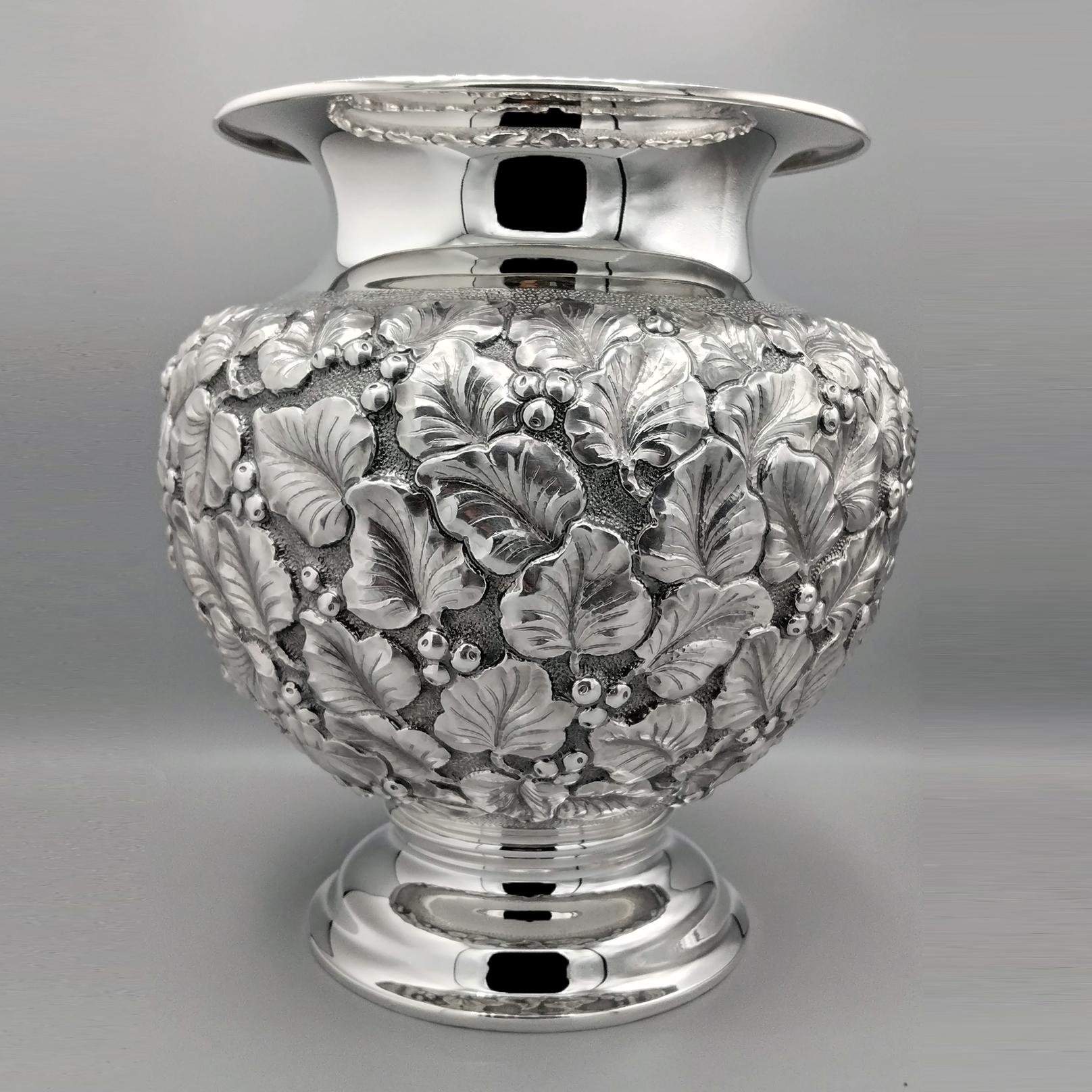 XX Century Italian Solid 800 Silver Vase with Leaves and Berries In Excellent Condition For Sale In VALENZA, IT