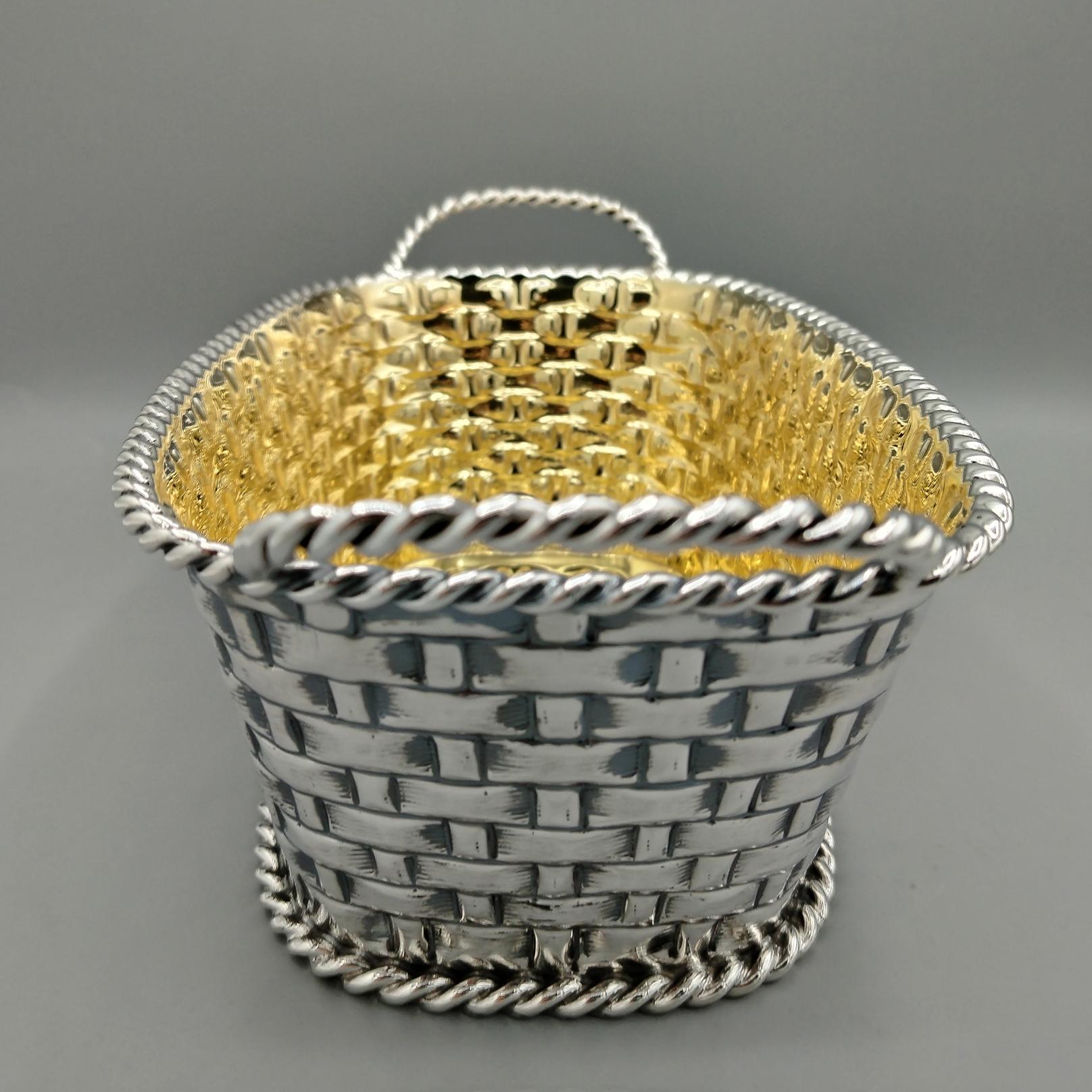 Late 20th Century Panier en argent Steling italien du 20e siècle avec poignées en vente