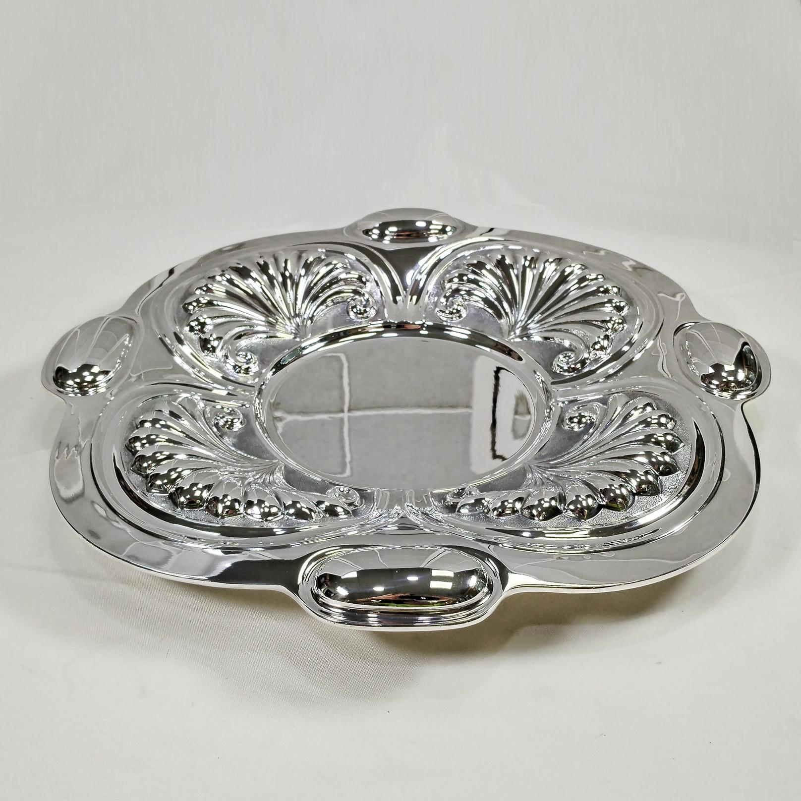 Centro de mesa italiano del siglo XX en plata de ley con conchas Otro en venta