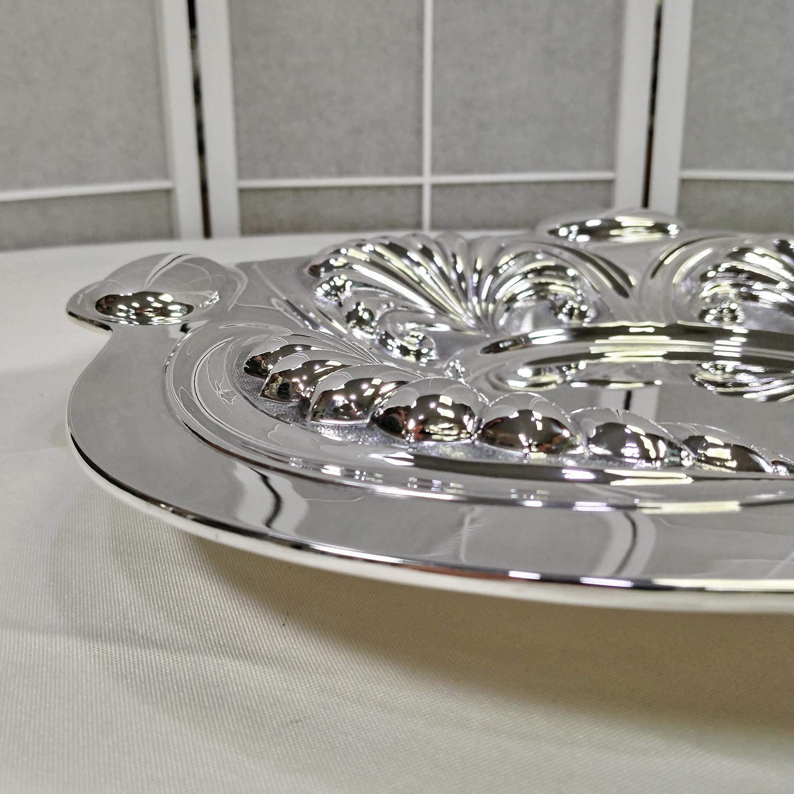 Centro de mesa italiano del siglo XX en plata de ley con conchas Italian en venta
