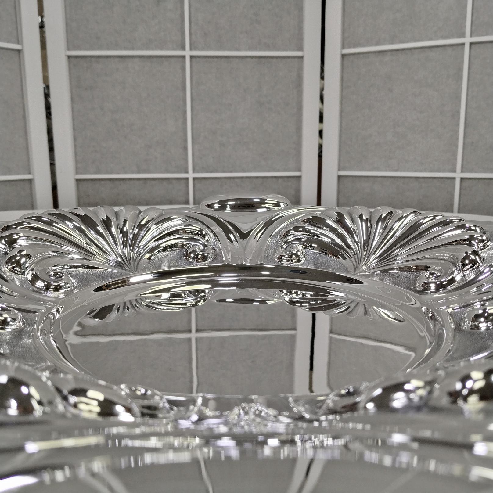 Centro de mesa italiano del siglo XX en plata de ley con conchas Hecho a mano en venta