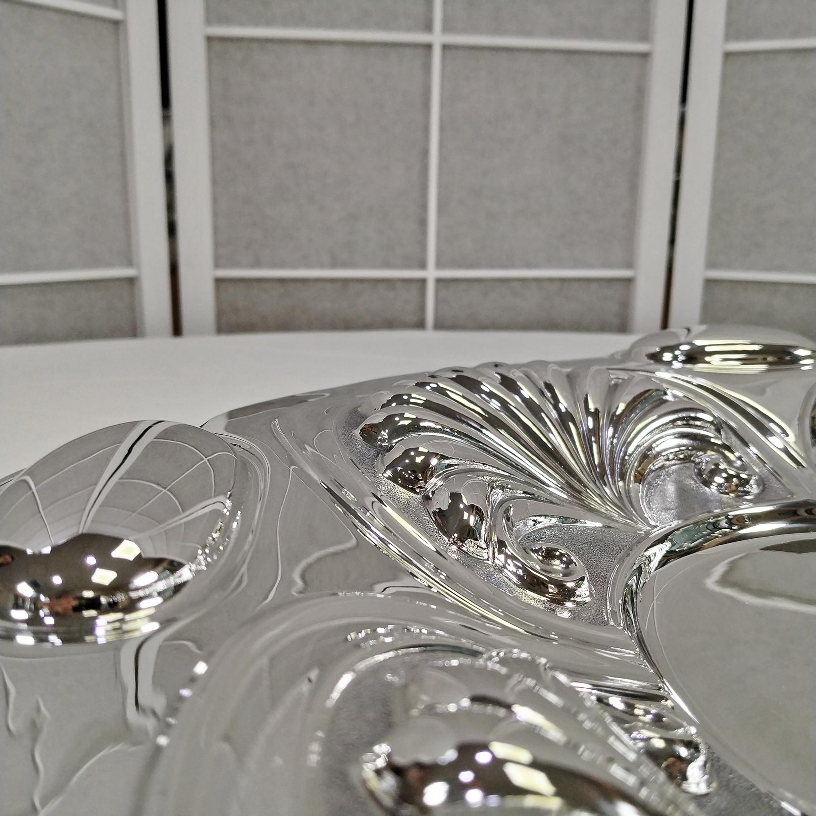 Centro de mesa italiano del siglo XX en plata de ley con conchas en Excelente estado para la venta en VALENZA, IT
