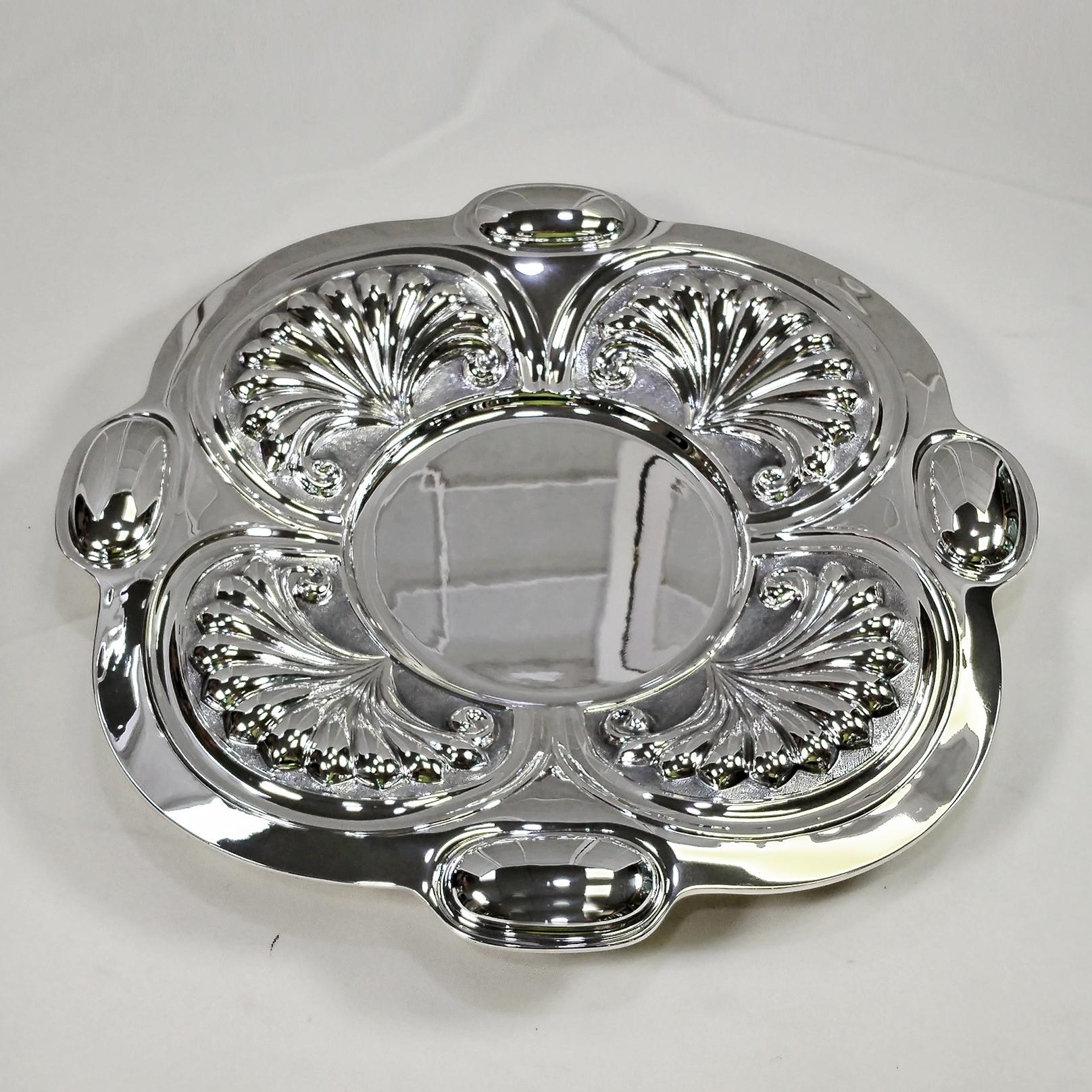 Centro de mesa italiano del siglo XX en plata de ley con conchas Late 20th Century en venta