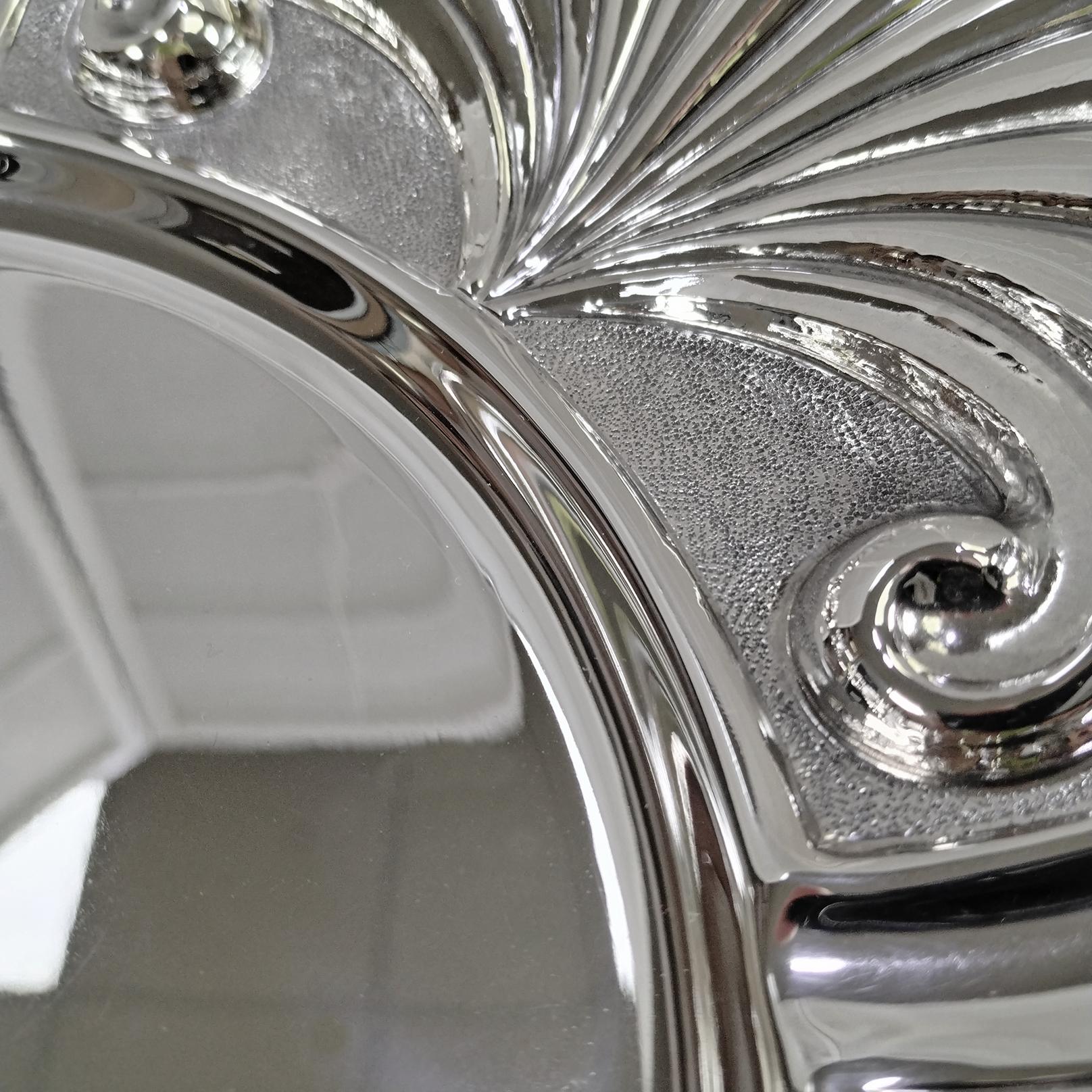 Centro de mesa italiano del siglo XX en plata de ley con conchas Plata esterlina en venta