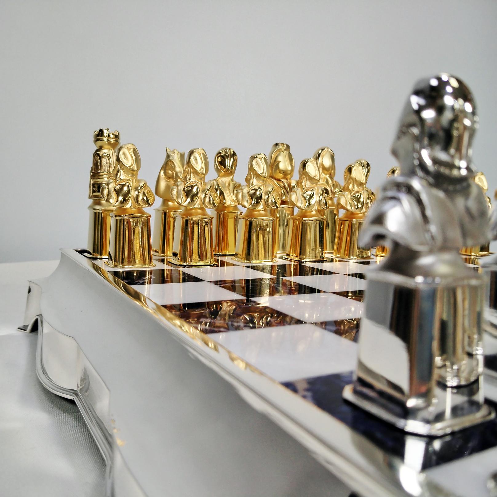 Argento 925 XX° Century Italian sterling silver chessboard with a chess game in vendita