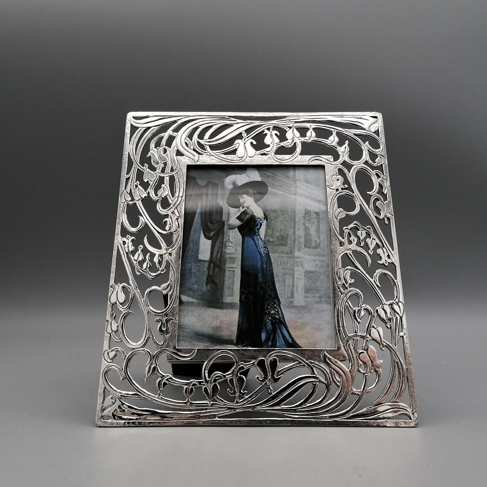 Moulage Cadre photo en argent sterling de style Art nouveau italien du XXe siècle représentant la Liberté 