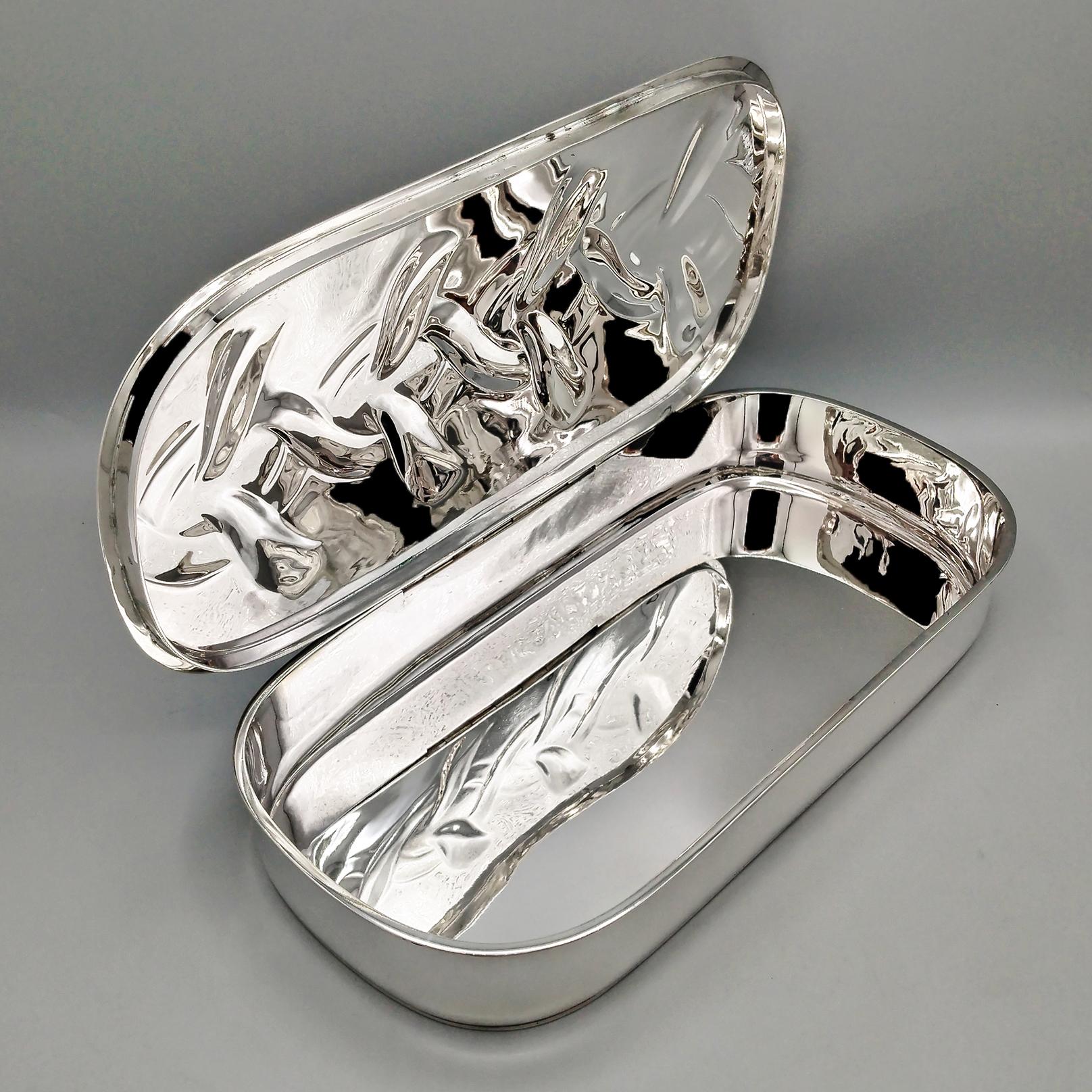 Caja decorativa oblonga de plata de ley italiana del siglo XX en venta 2