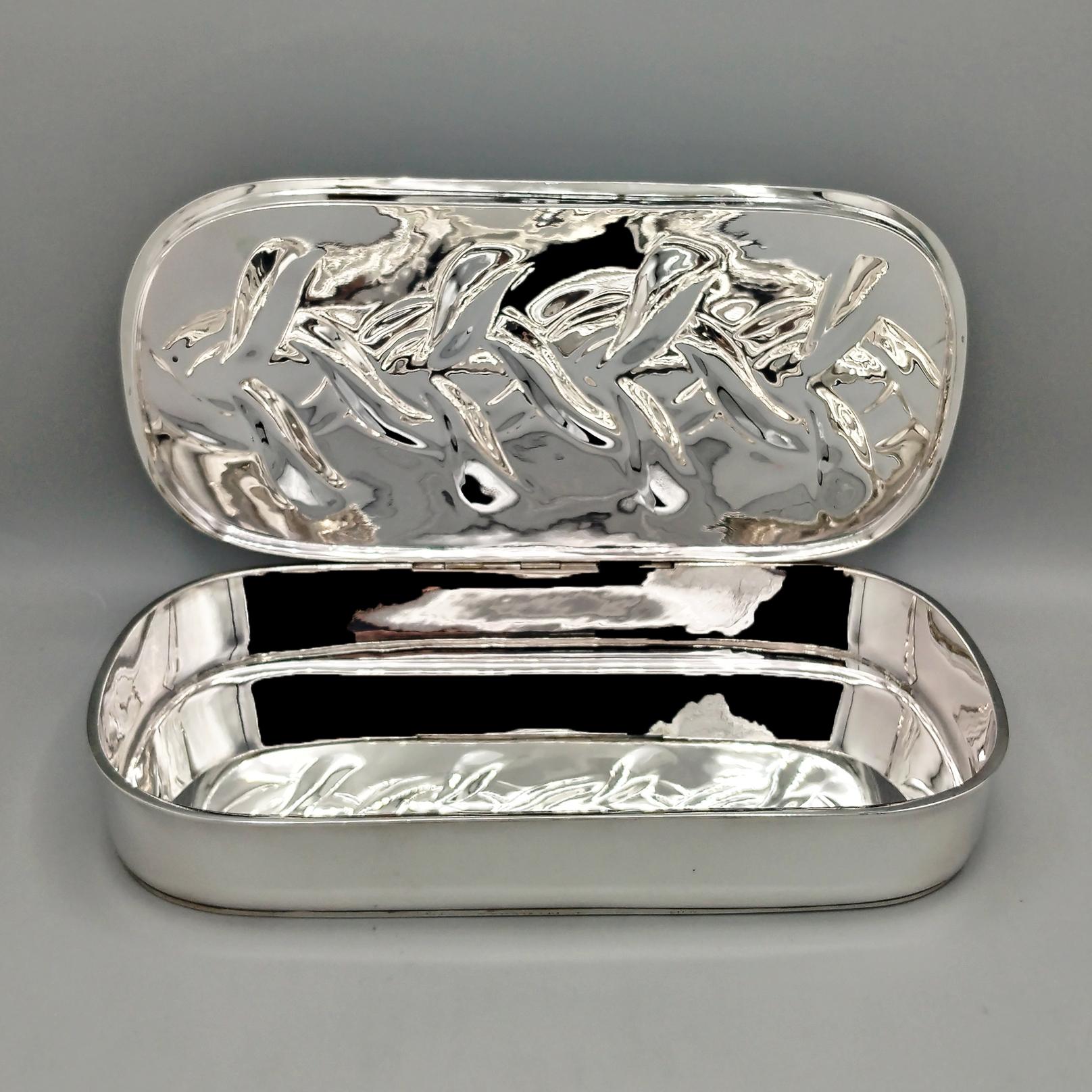 Caja decorativa oblonga de plata de ley italiana del siglo XX en venta 4