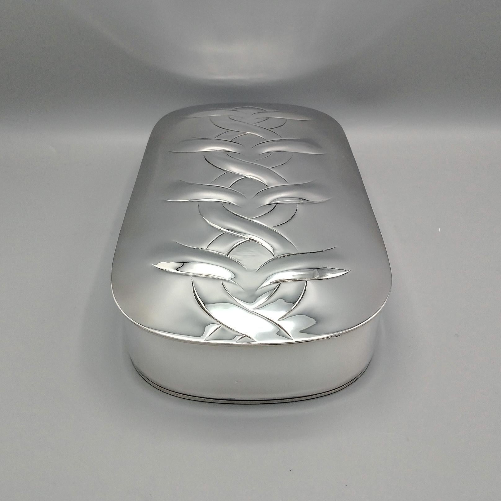 Caja decorativa oblonga de plata de ley italiana del siglo XX Otro en venta