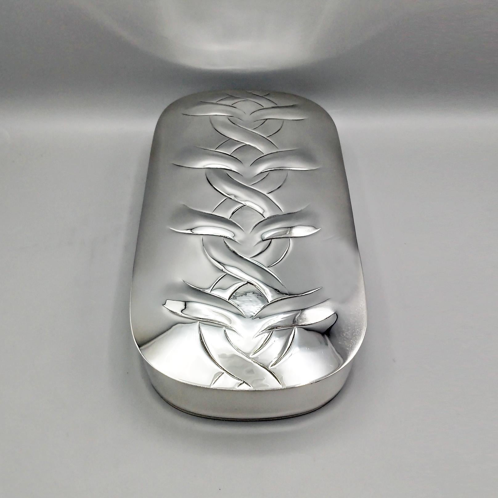 Caja decorativa oblonga de plata de ley italiana del siglo XX Plata esterlina en venta