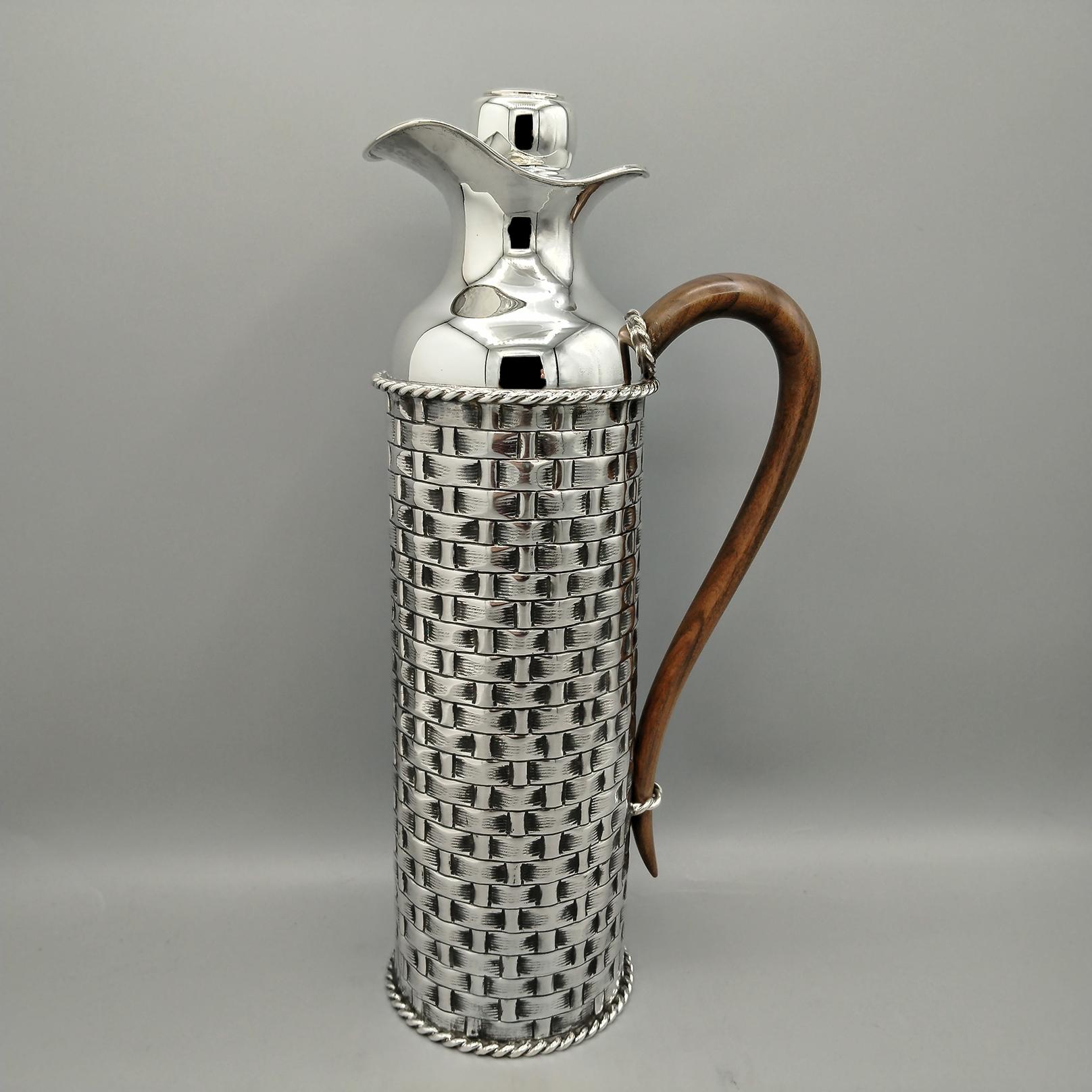 Thermos to keep drinks hot or cold in 925 Sterling silver
The thermos is cylindrical and was made entirely by hand starting from a sheet of silver and then embossed and chiseled on the body with a design depicting a wicker basket.
A double round