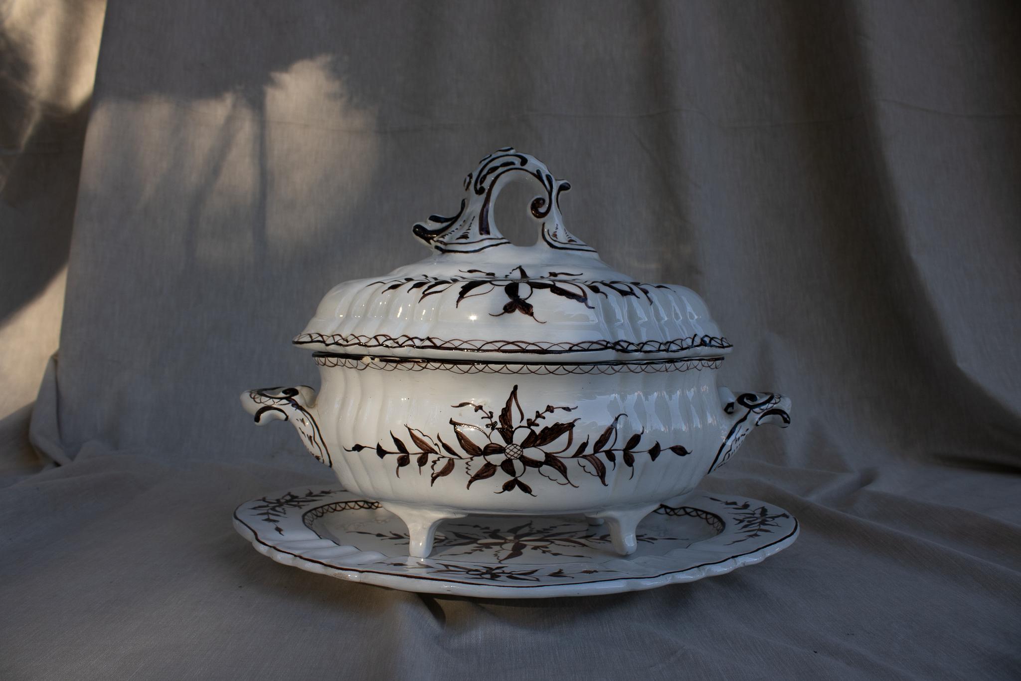 Hand-Crafted XX Century Juncal Ceramic Style Tureen & Platter For Sale