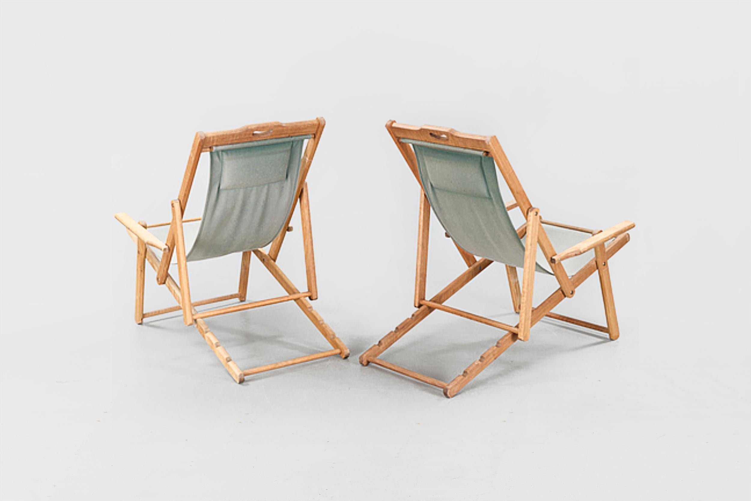 20th century Swedish deckchairs, 1940 or Safari chairs
Adjustable, dyed wood and green fabric.