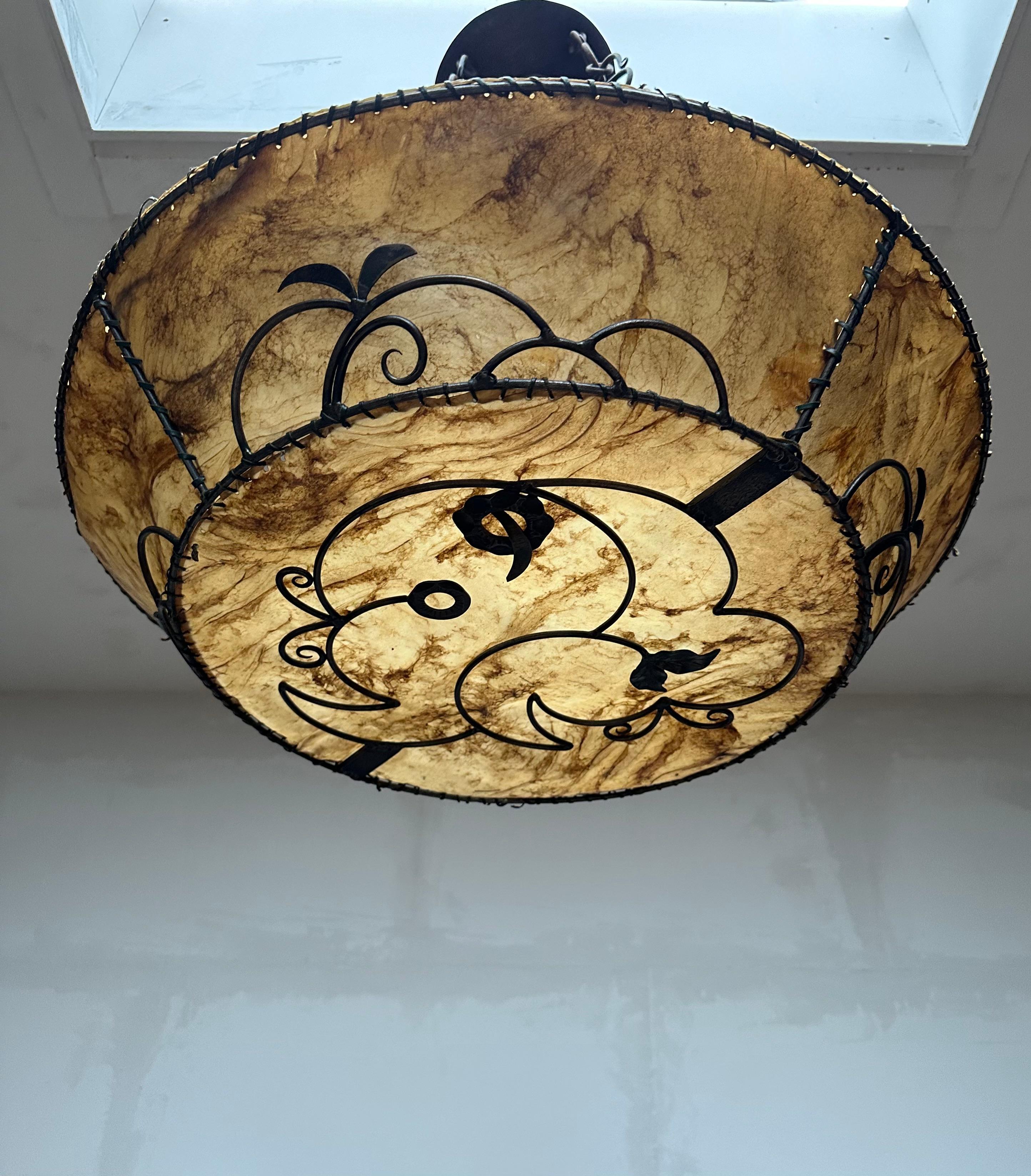 XX Grande lampe suspendue de style AND Lights Light Craft w. Abat-jour en cuir dans un cadre en fer forgé en vente 5