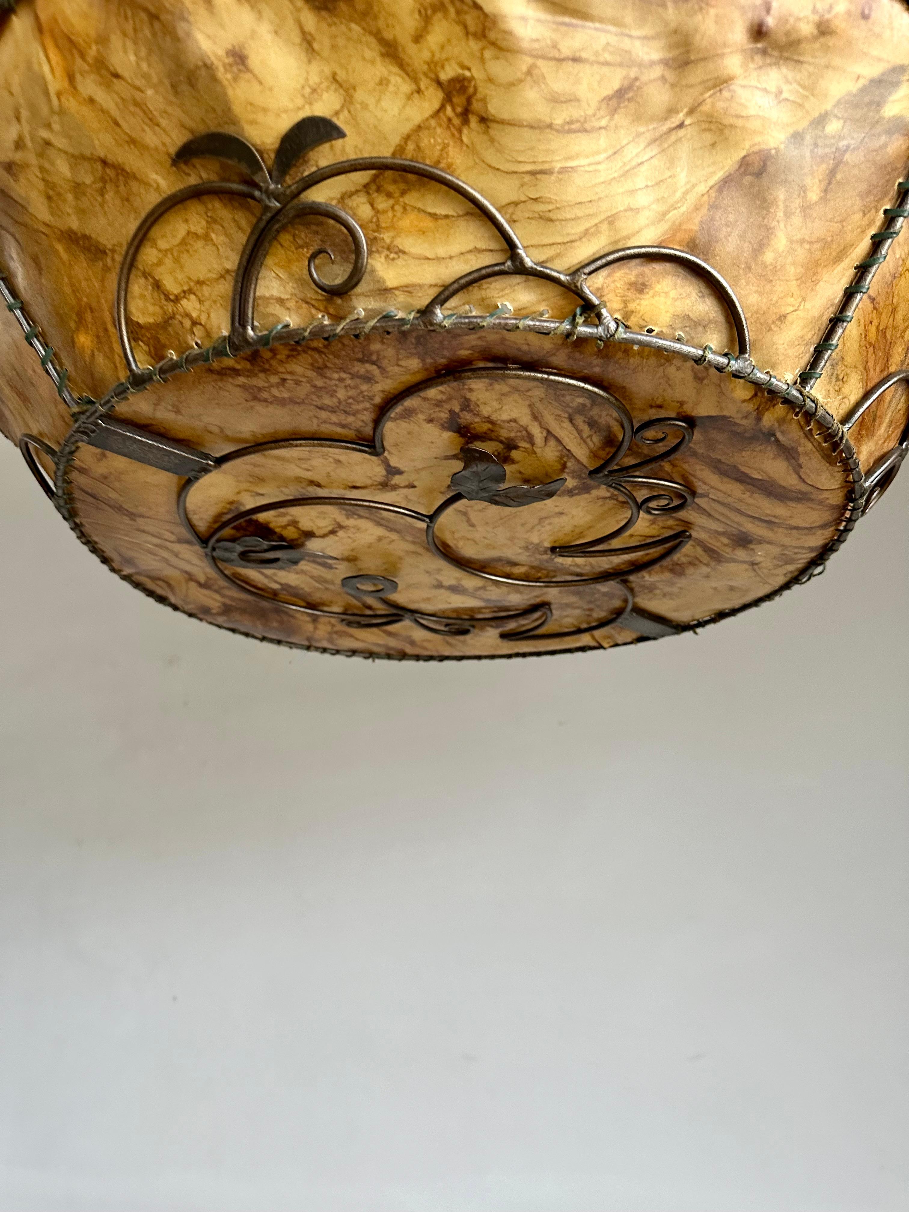 XX Grande lampe suspendue de style AND Lights Light Craft w. Abat-jour en cuir dans un cadre en fer forgé en vente 8