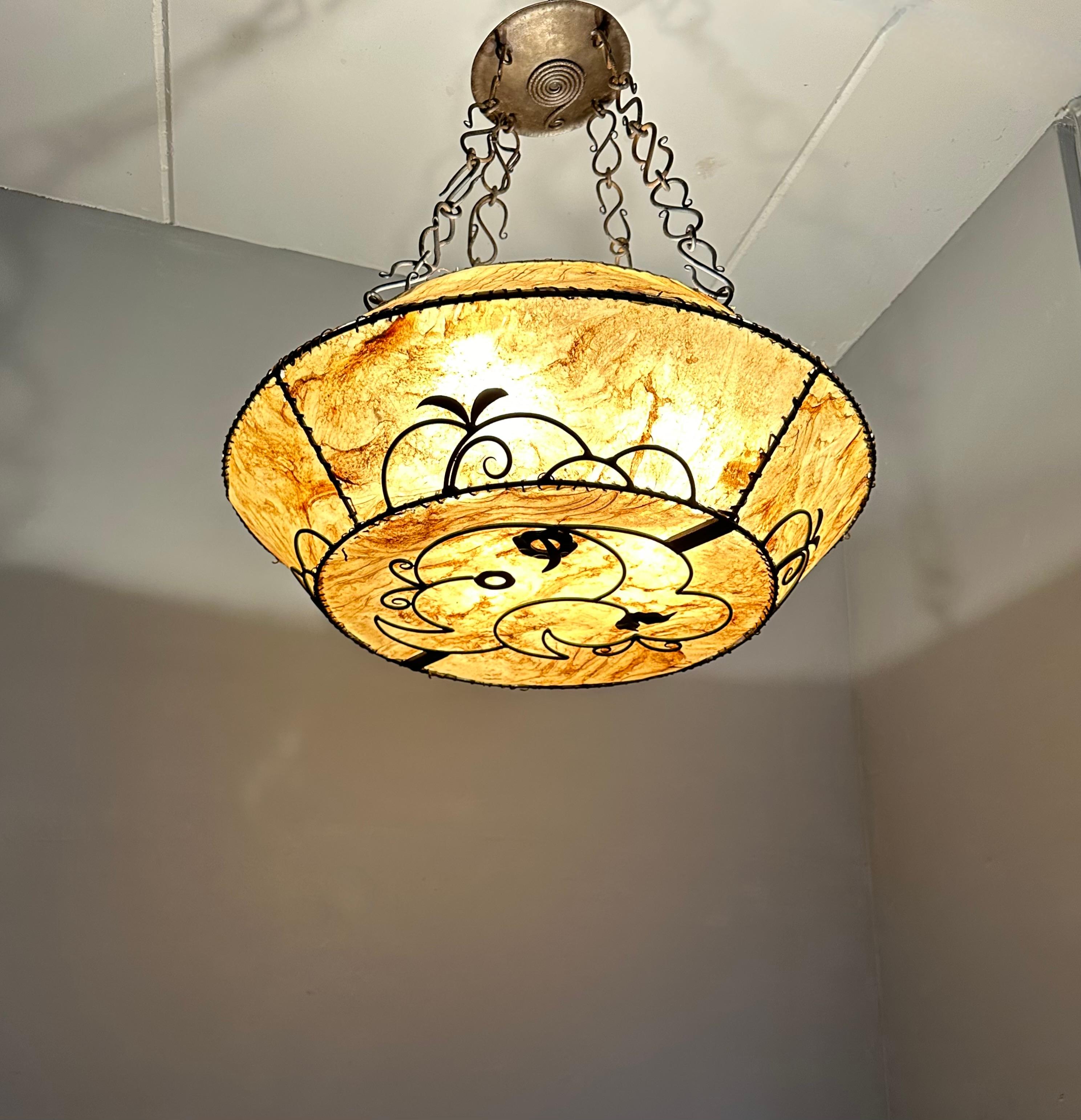 Forgé XX Grande lampe suspendue de style AND Lights Light Craft w. Abat-jour en cuir dans un cadre en fer forgé en vente