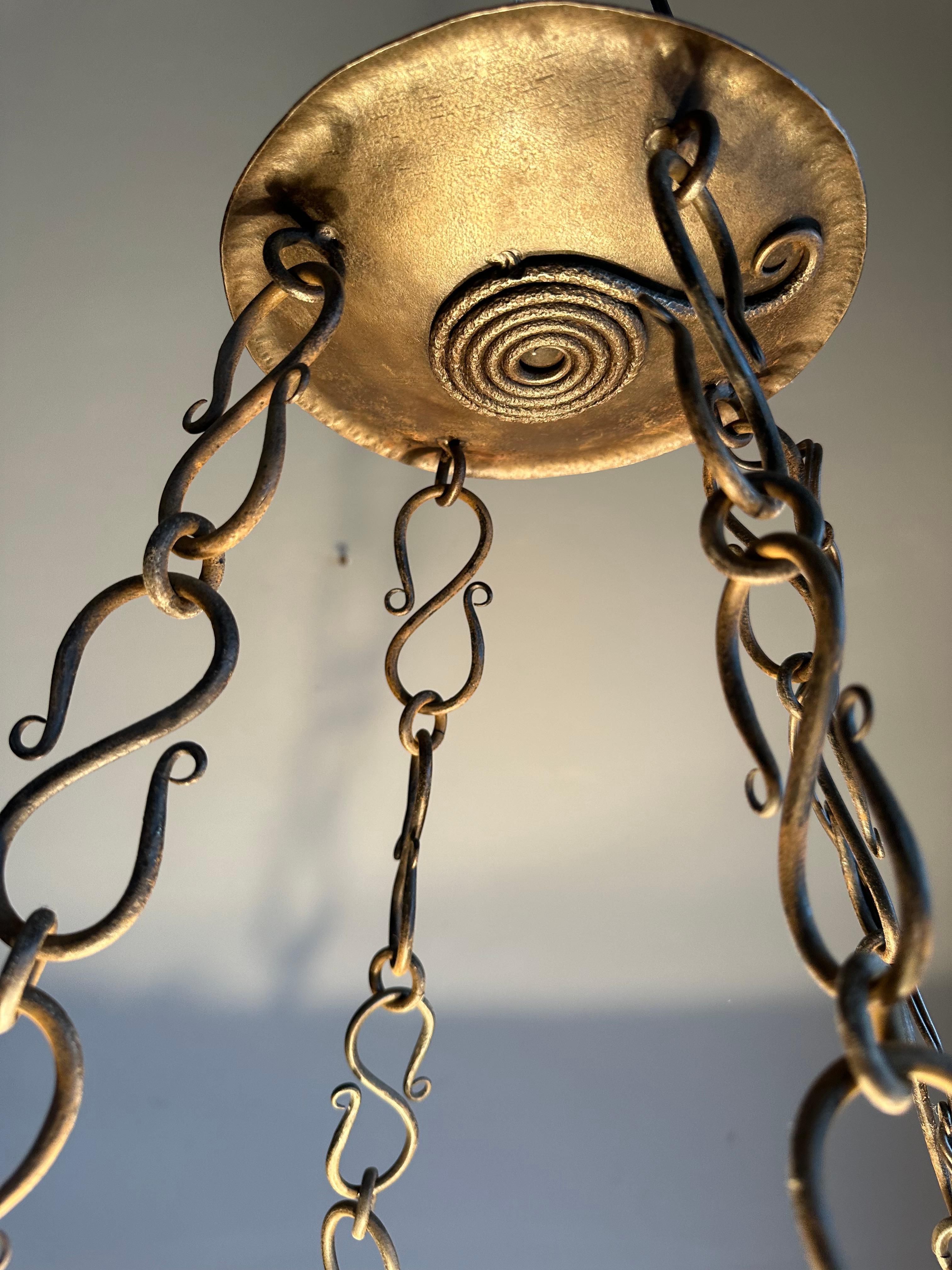 20ième siècle XX Grande lampe suspendue de style AND Lights Light Craft w. Abat-jour en cuir dans un cadre en fer forgé en vente