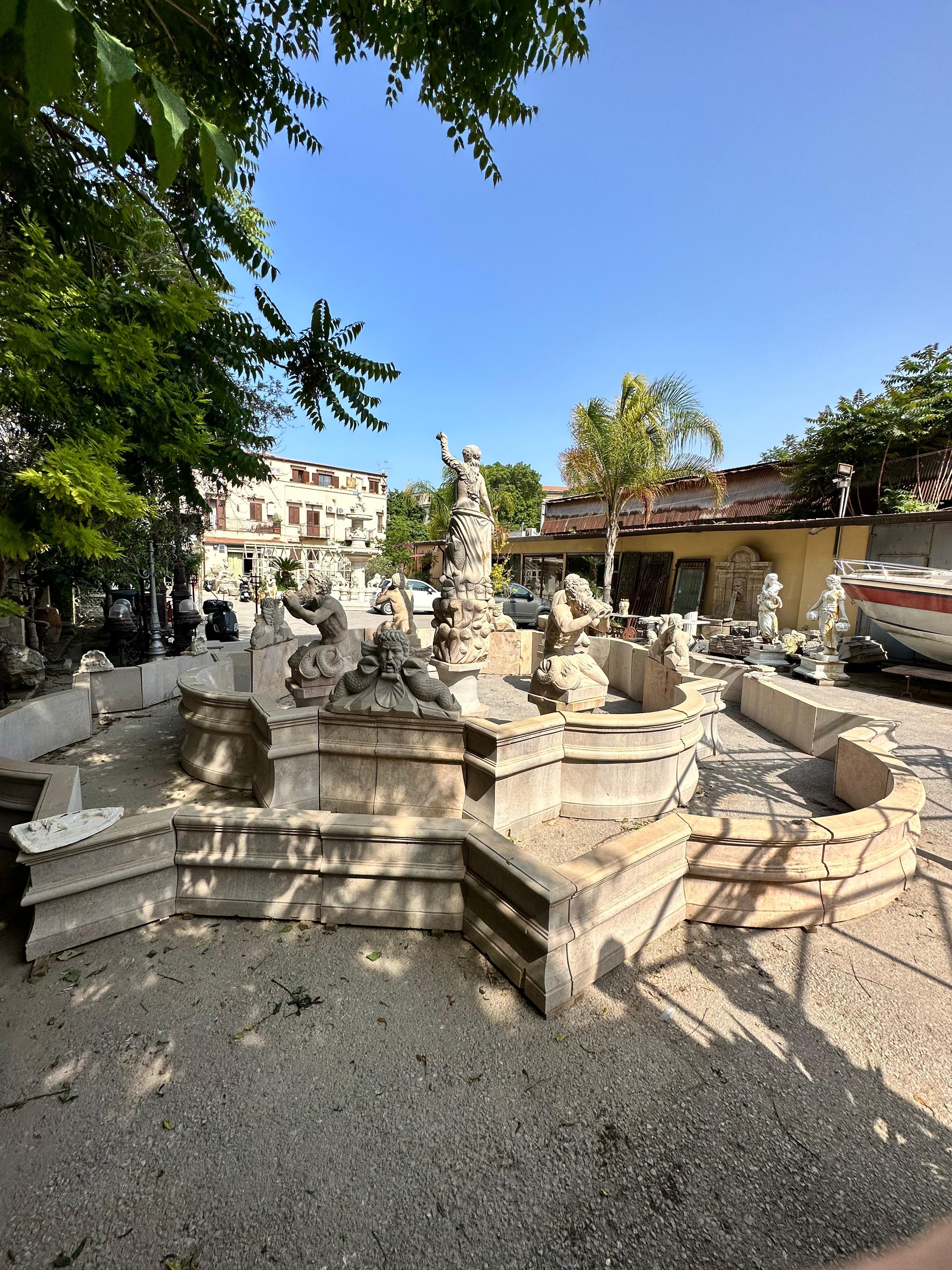 20th Century, Large Yellow Marble Fountain In Good Condition For Sale In PALERMO, IT