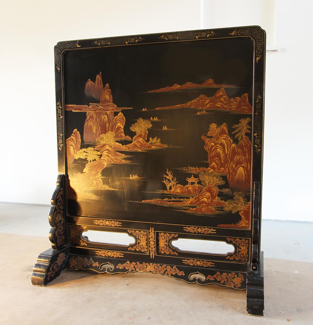 Chinese Export XX°Century Chinese Decorative Screen Lacquered whit Landscape and Sails For Sale