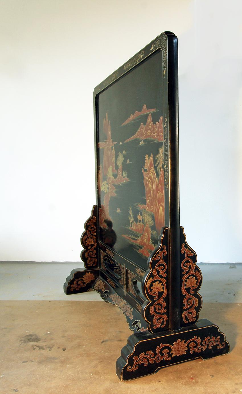 Hand-Painted XX°Century Chinese Decorative Screen Lacquered whit Landscape and Sails For Sale