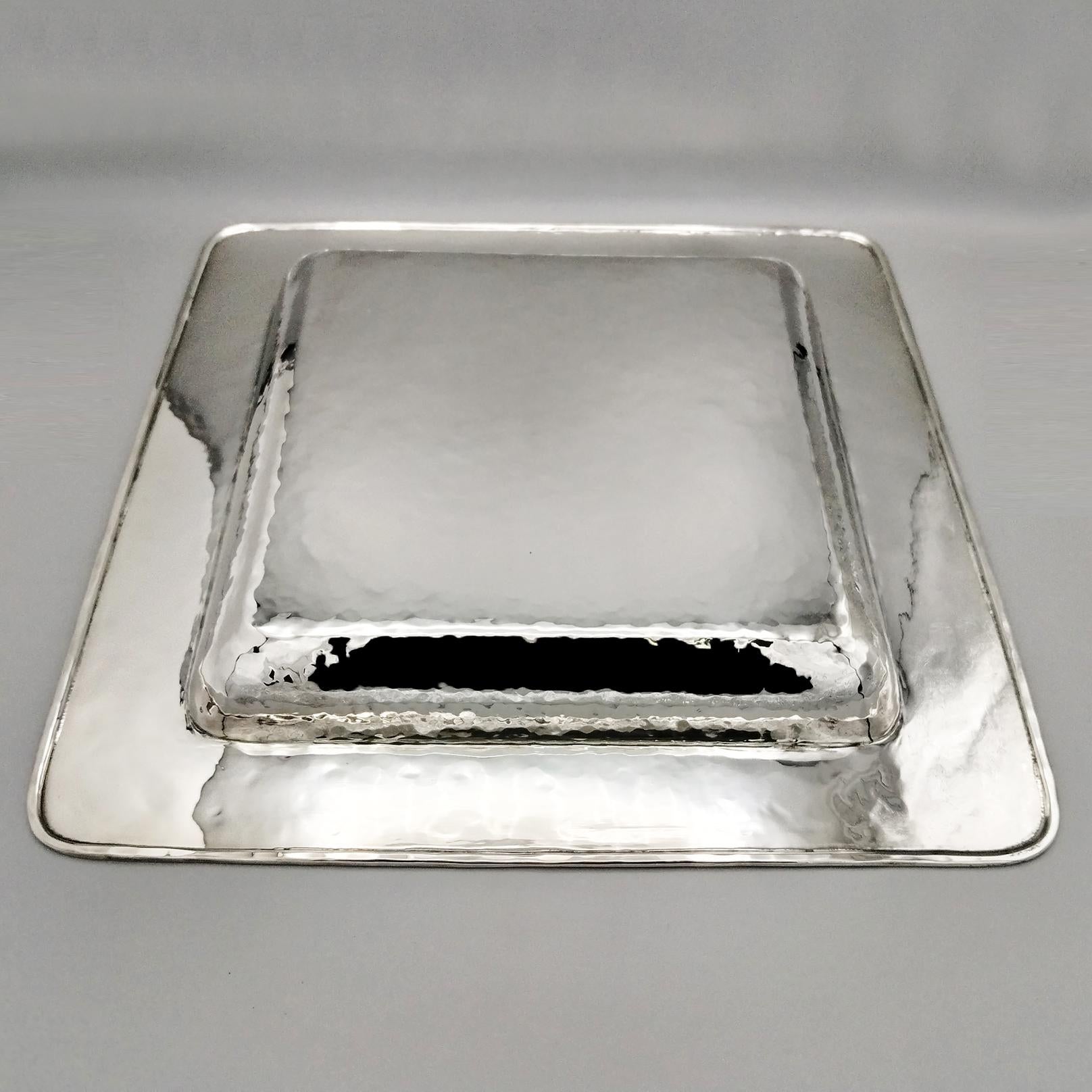 Centro de mesa martillado de plata de ley italiana del siglo XXI en venta 3