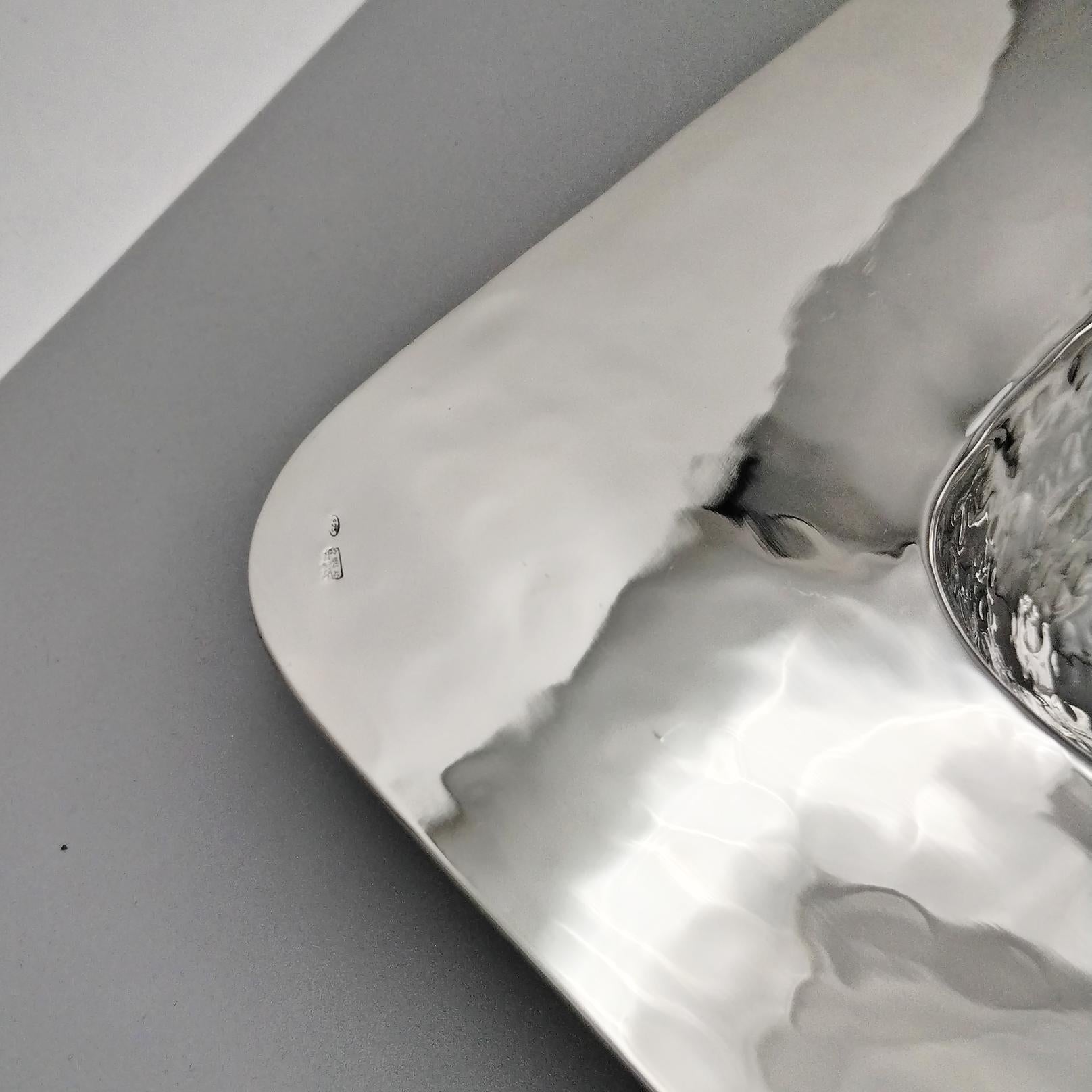 Centro de mesa martillado de plata de ley italiana del siglo XXI en venta 4