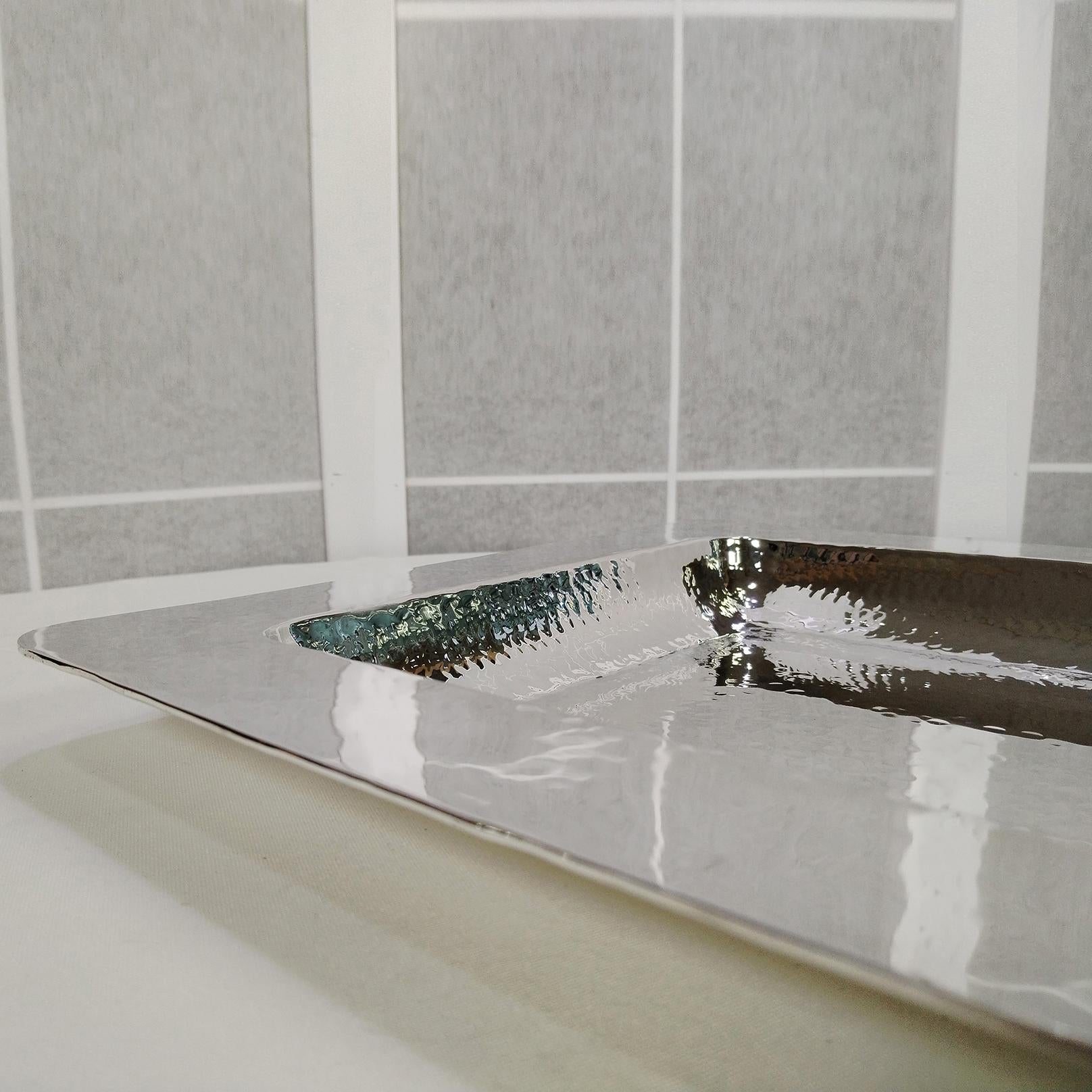Centro de mesa martillado de plata de ley italiana del siglo XXI Martillado en venta