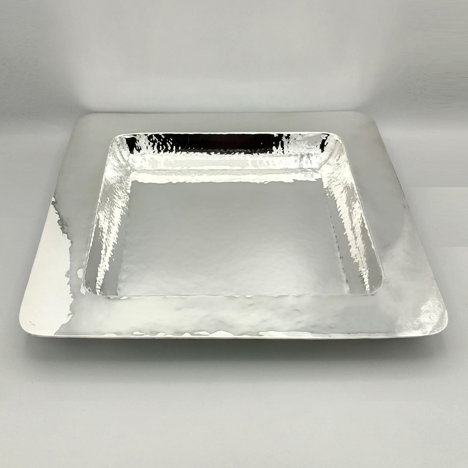Centro de mesa martillado de plata de ley italiana del siglo XXI Plata esterlina en venta