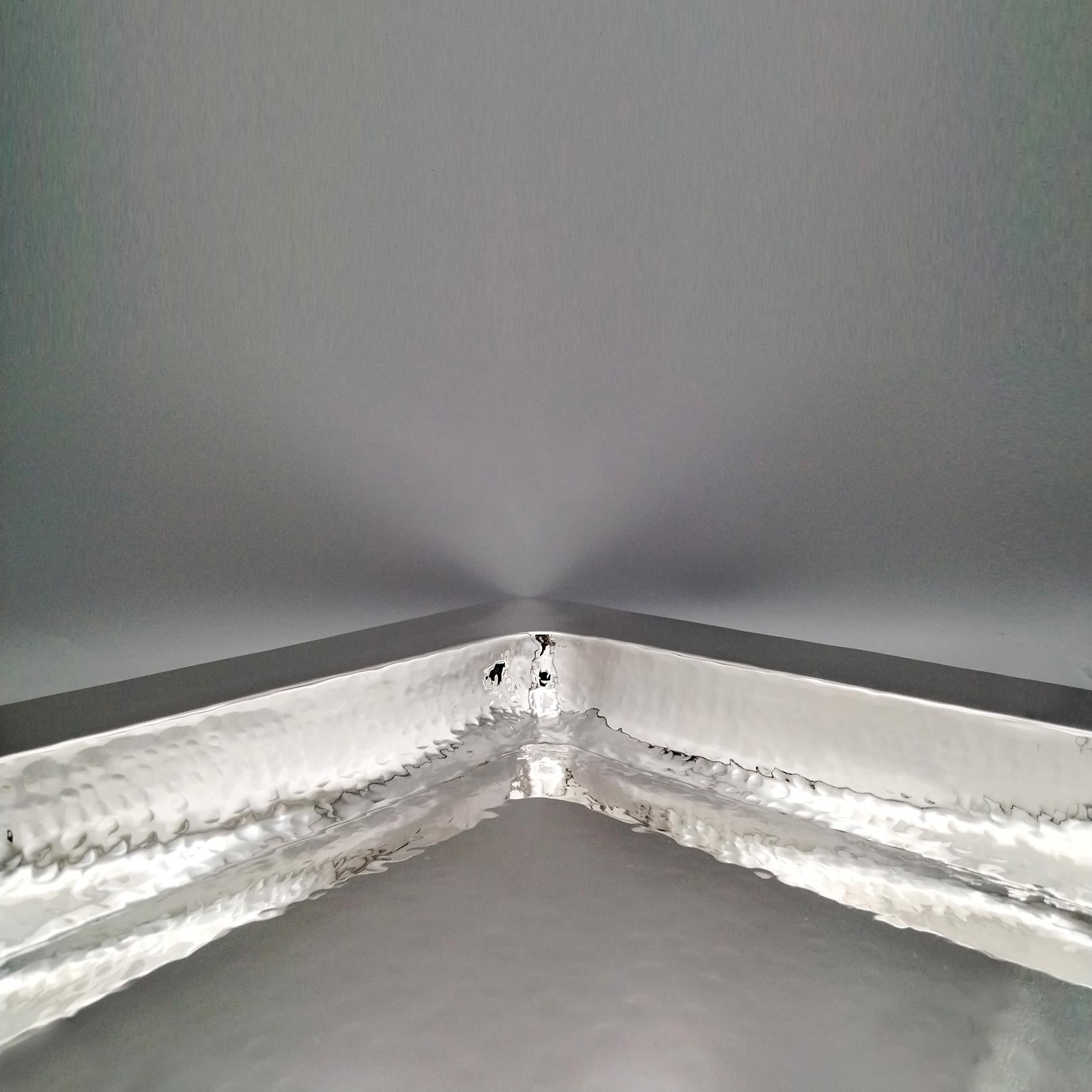 Centro de mesa martillado de plata de ley italiana del siglo XXI en venta 1