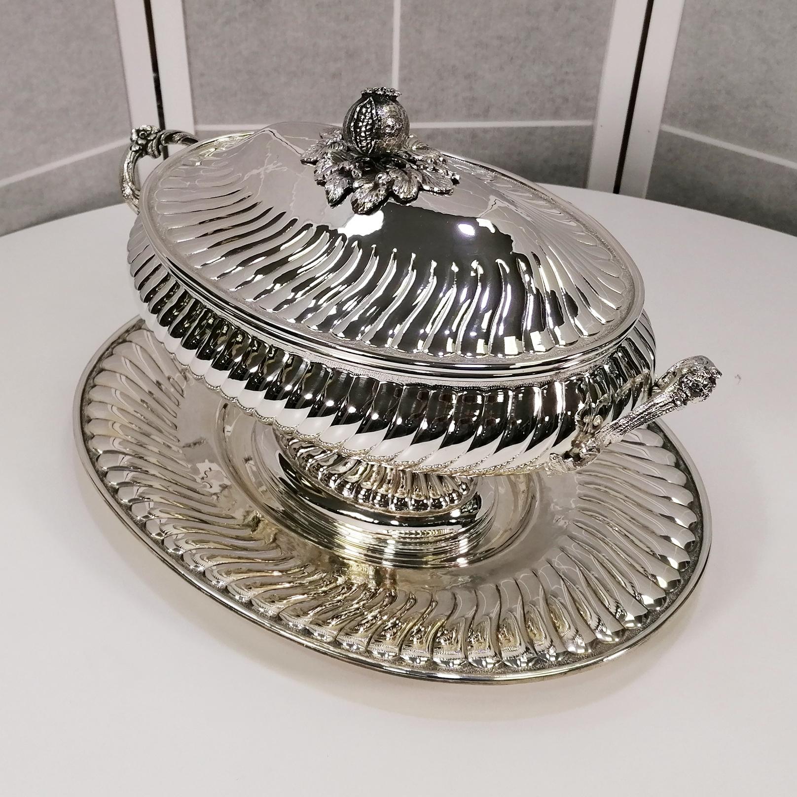 Italian XXI Century Italia Solid Oval Silver Tureen with dish in Baroque style For Sale