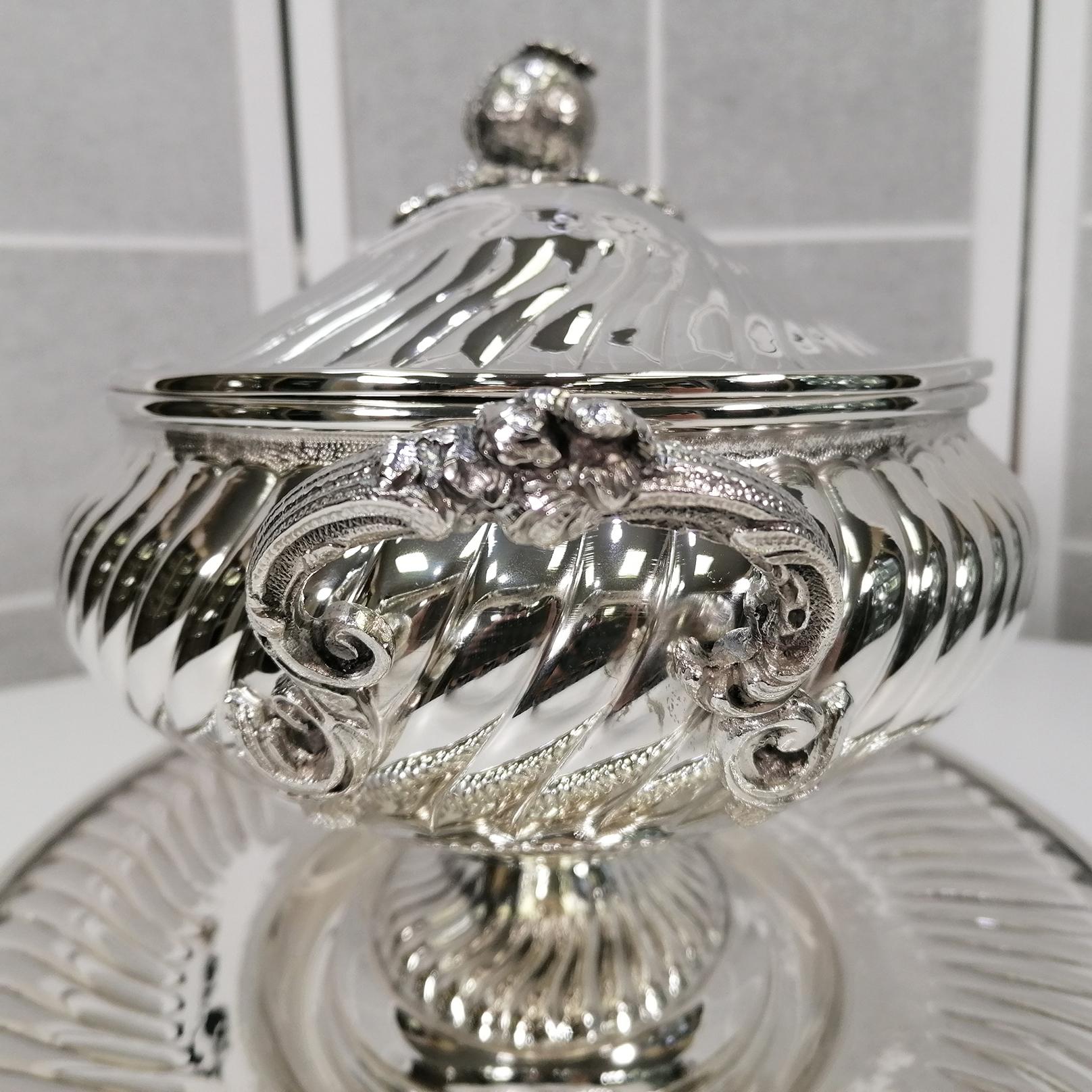 XXI Century Italia Solid Oval Silver Tureen with dish in Baroque style For Sale 2