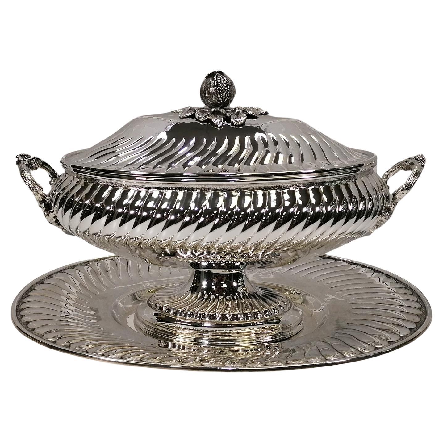 XXI Century Italia Solid Oval Silver Tureen with dish in Baroque style For Sale