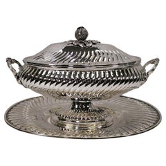 XXI Century Italia Solid Oval Silver Tureen with dish in Baroque style