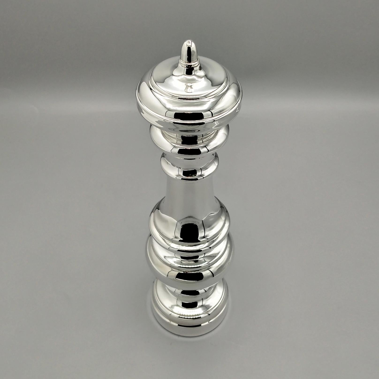 Molinillo de pimienta italiano del siglo XXI en plata 800 Hecho a mano en venta