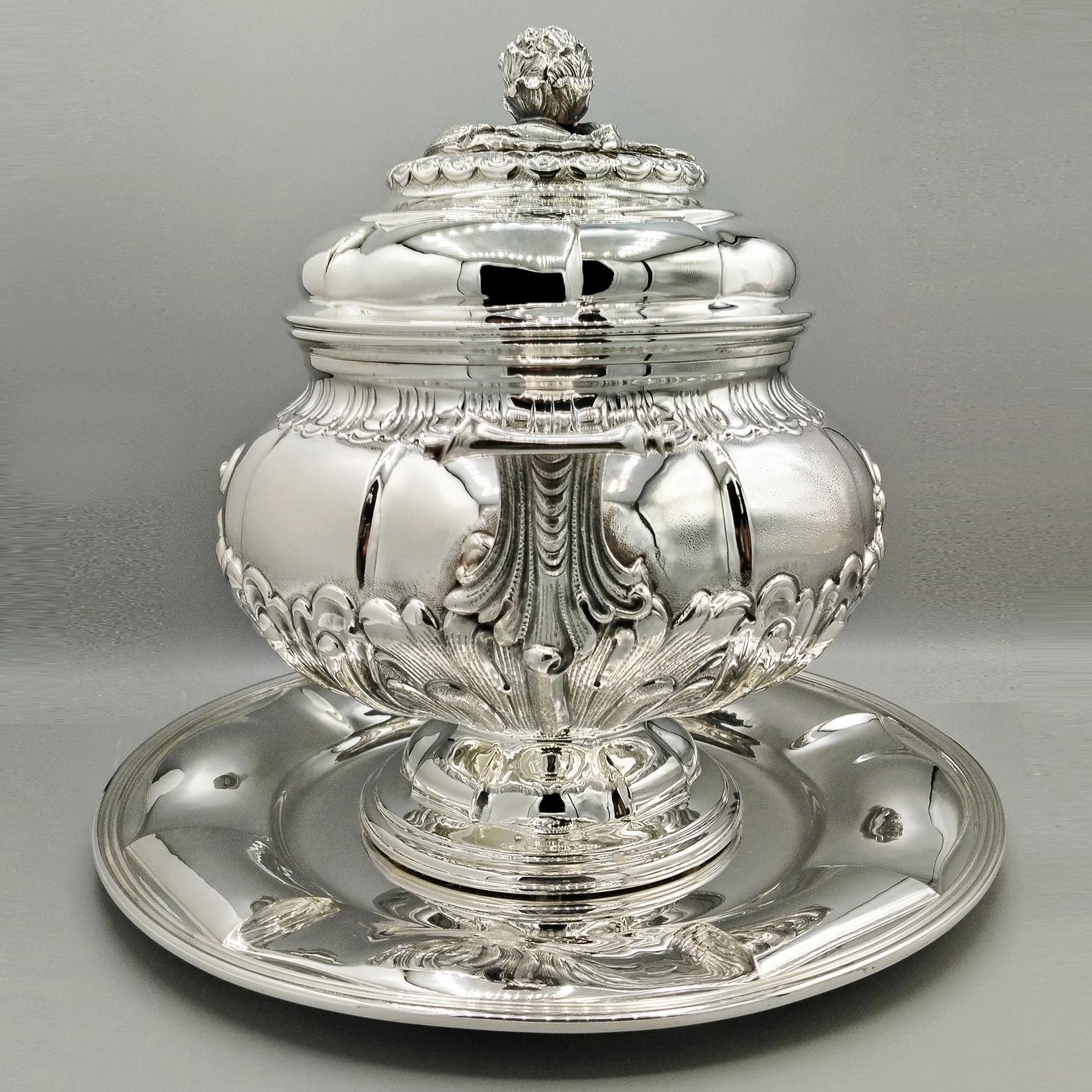 Soupière italienne du XXIe siècle en argent massif (800) de style baroque avec plat. en vente 4