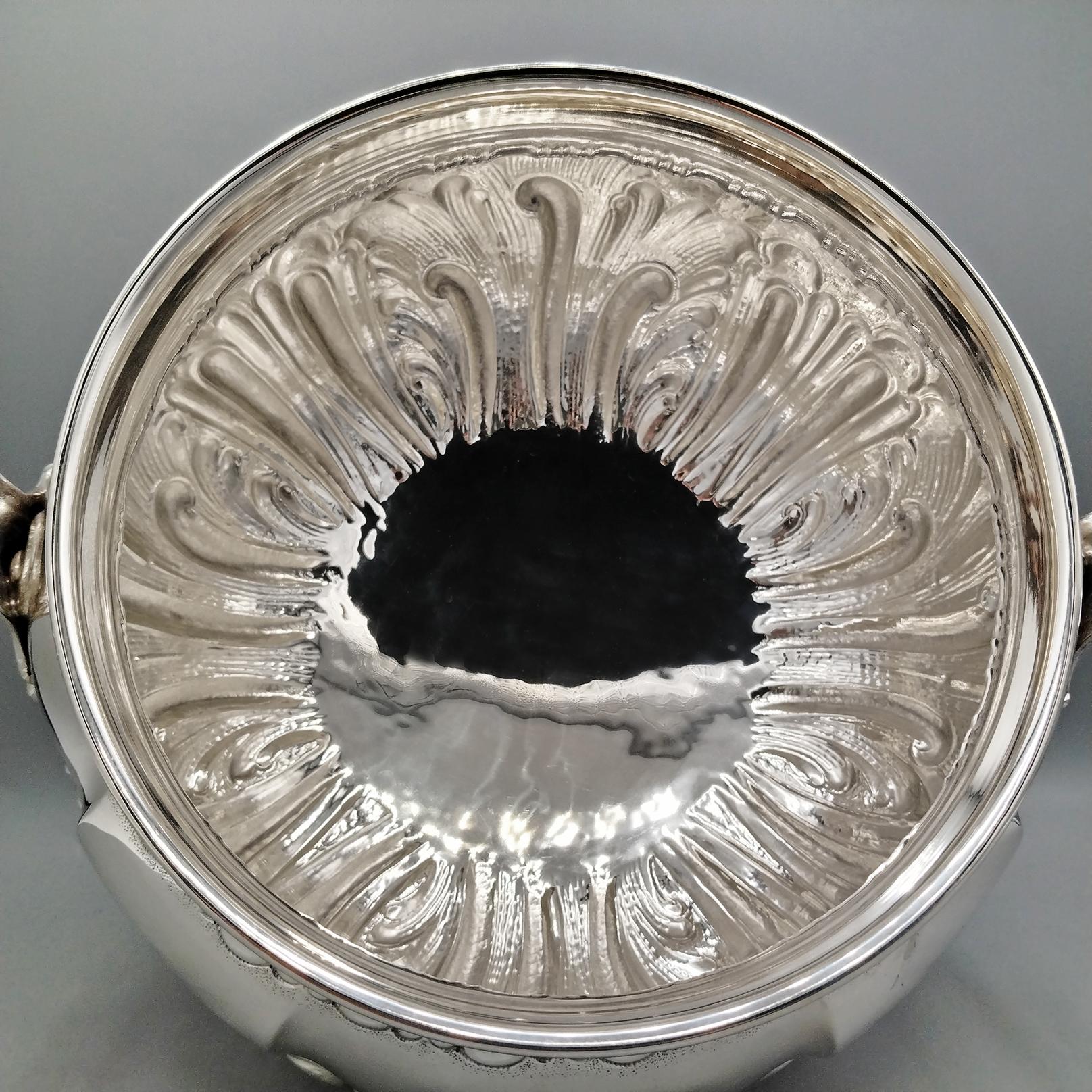 Soupière italienne du XXIe siècle en argent massif (800) de style baroque avec plat. en vente 8