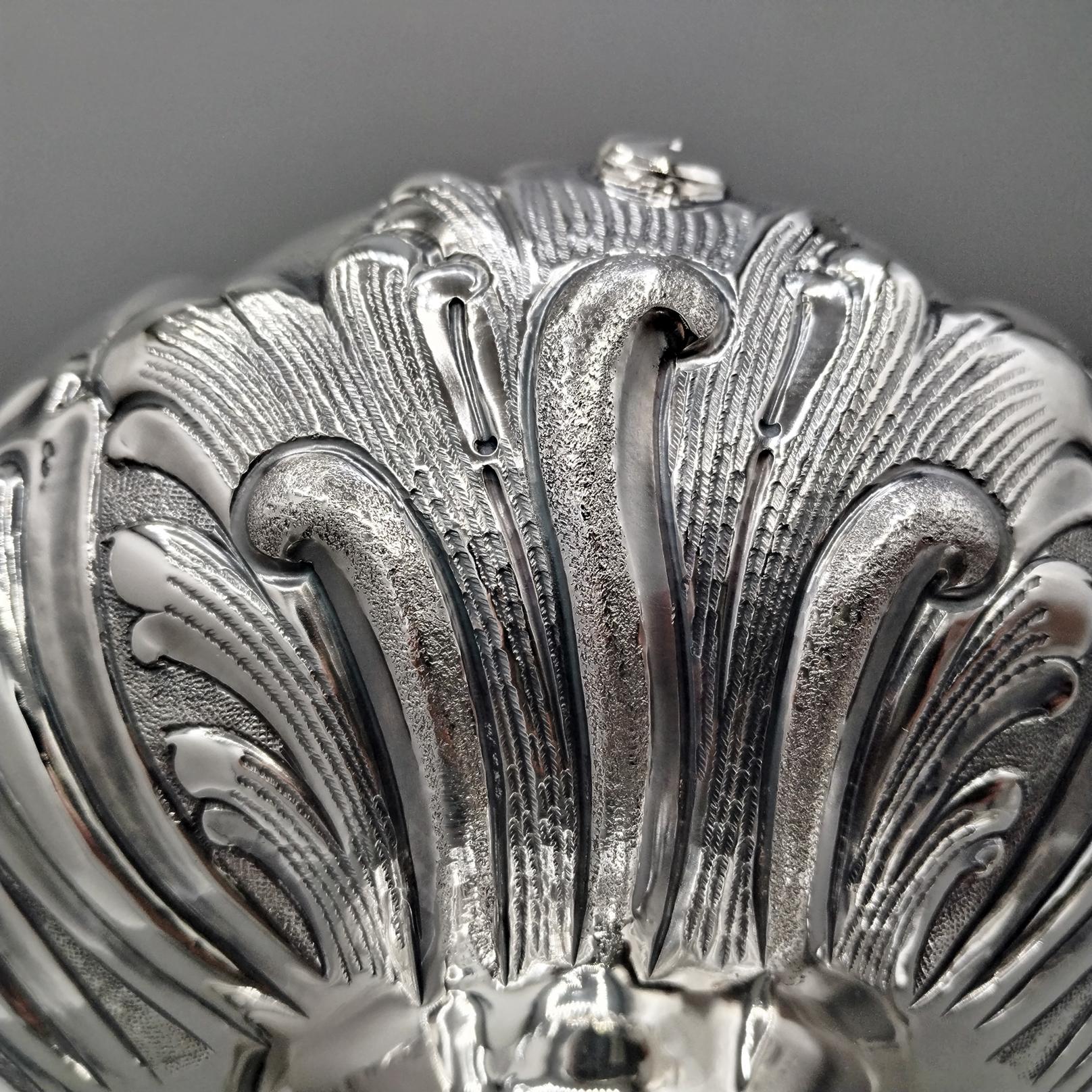 Soupière italienne du XXIe siècle en argent massif (800) de style baroque avec plat. en vente 10