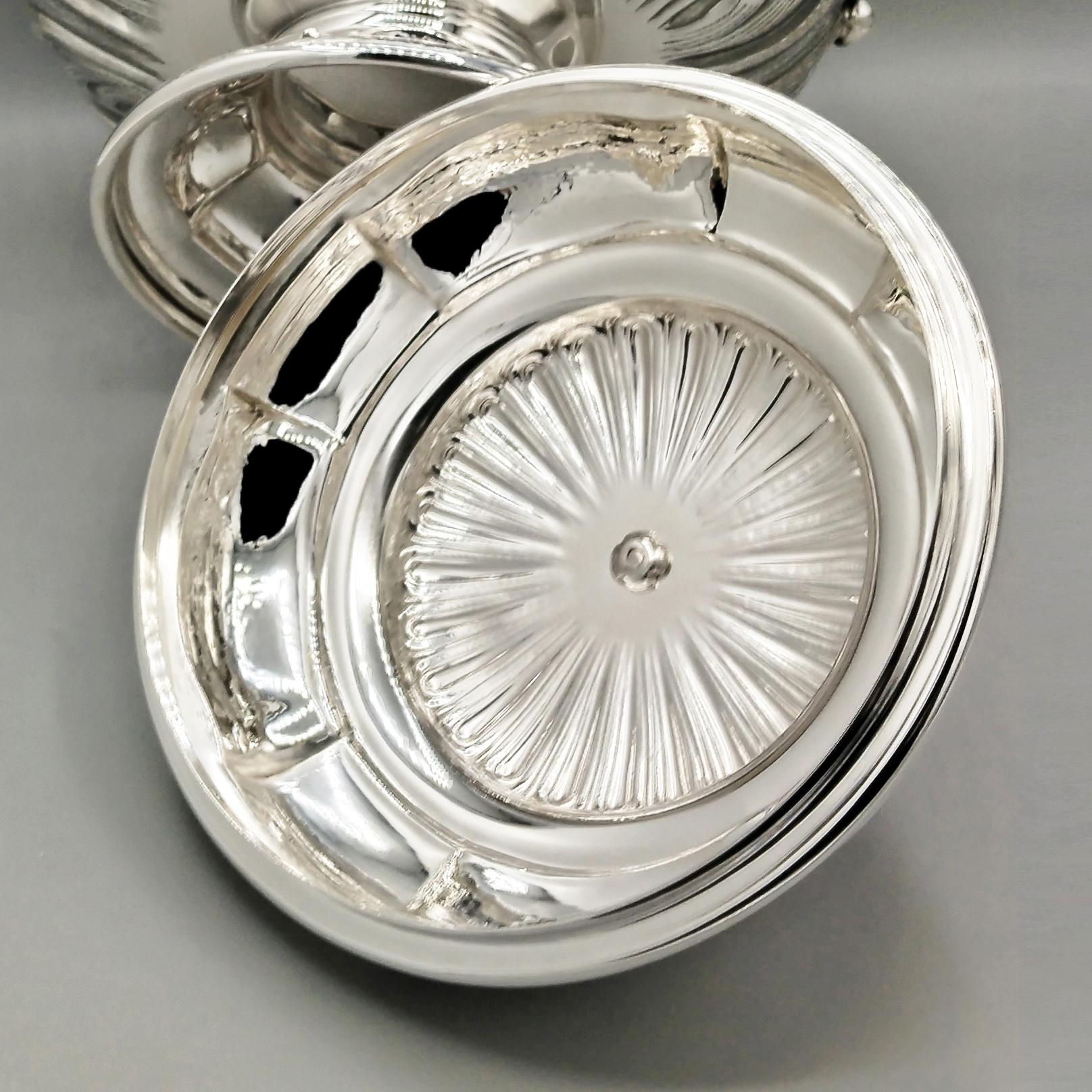 Soupière italienne du XXIe siècle en argent massif (800) de style baroque avec plat. en vente 11