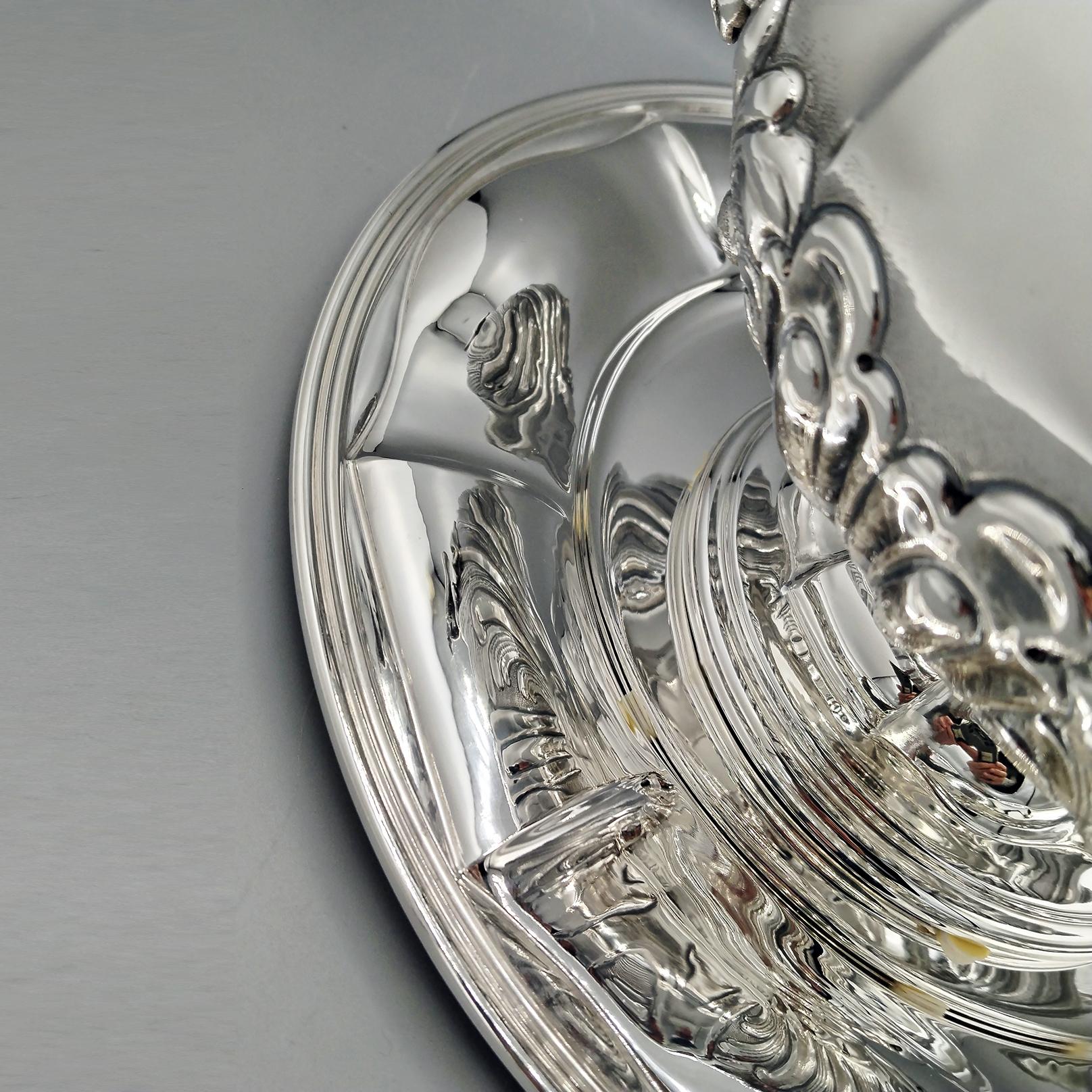 Baroque Soupière italienne du XXIe siècle en argent massif (800) de style baroque avec plat. en vente