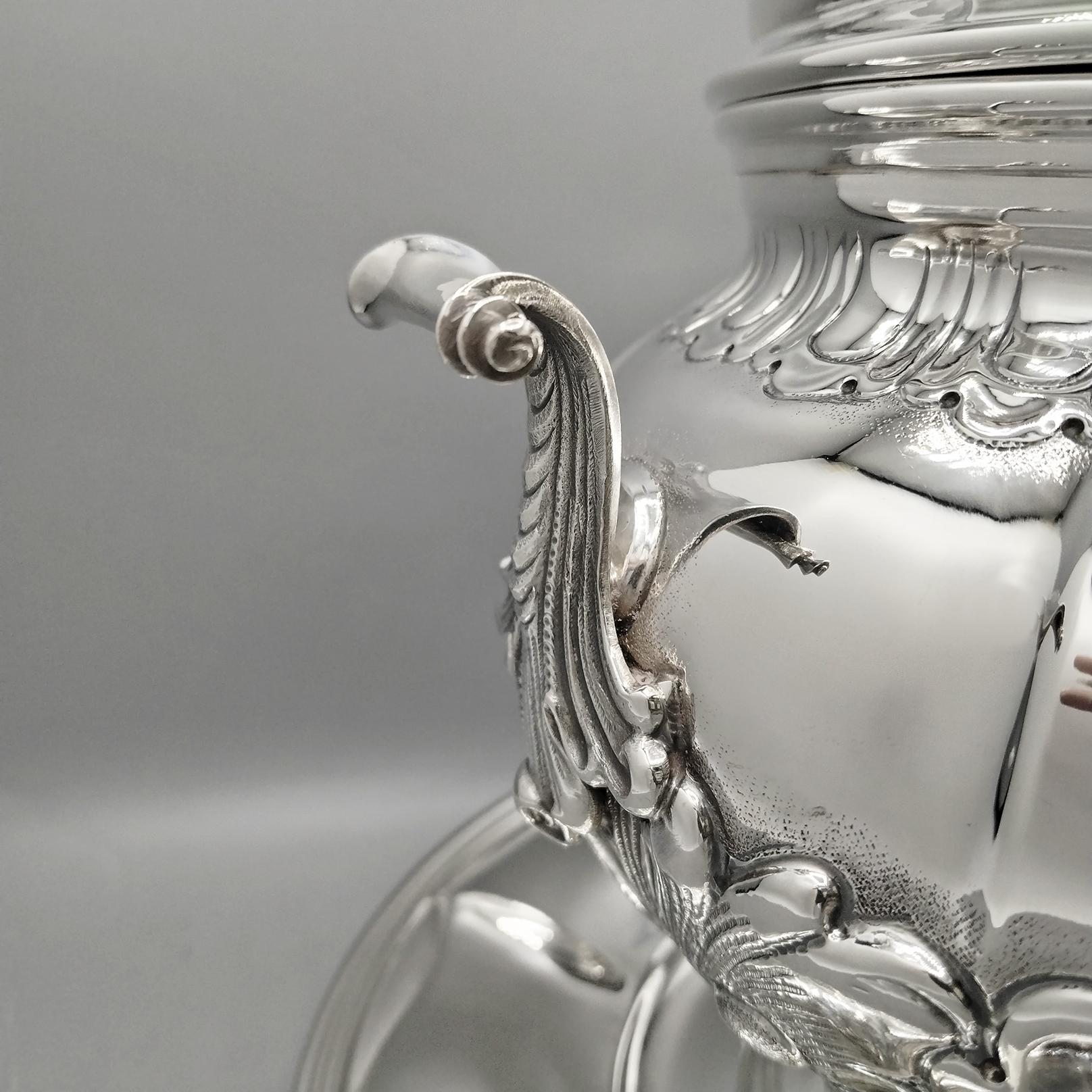 Soupière italienne du XXIe siècle en argent massif (800) de style baroque avec plat. en vente 1