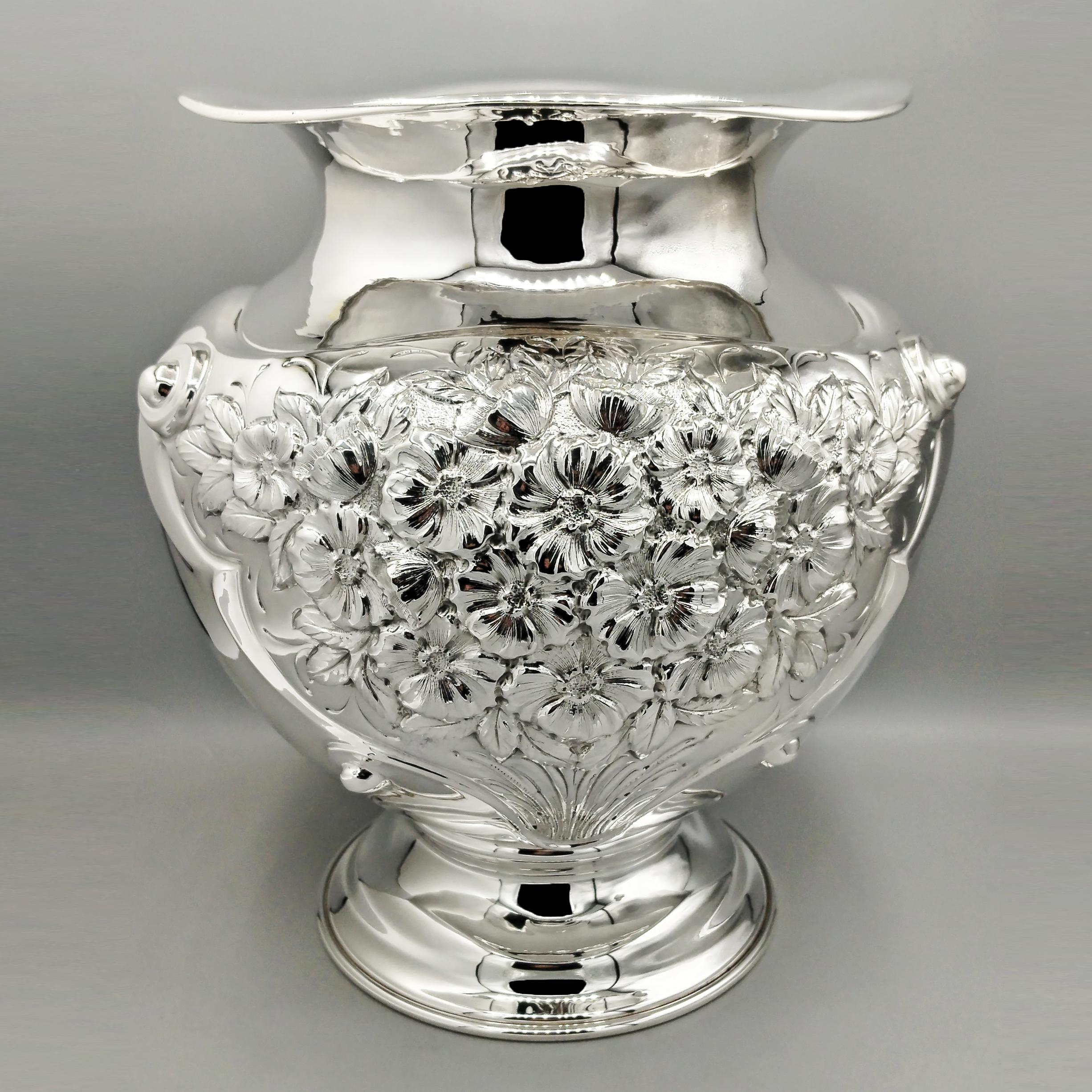 XXI Century Italian Solid 800 Silver Vase (Sonstiges) im Angebot